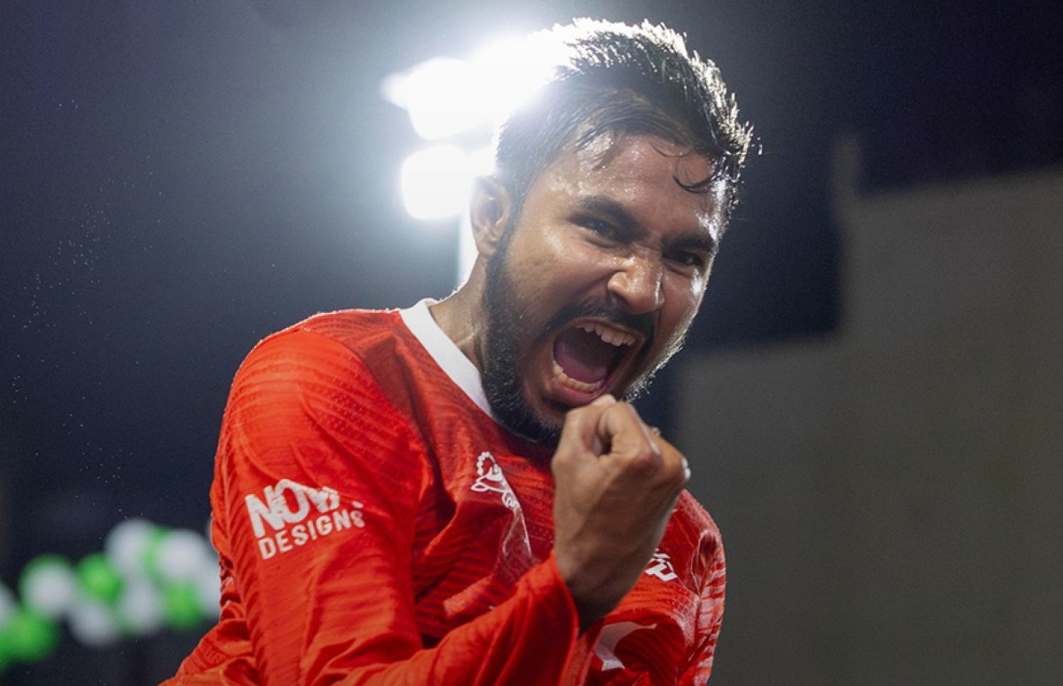 ކާށިދޫގެ އަޖުލާން، އޭނާ ވަނީ ވިލިމާލެ ކޮޅަށް ދެ ލަނޑު ޖަހައިފަ. -- ފޮޓޯ: އިމޭޖަސް އެމްވީ