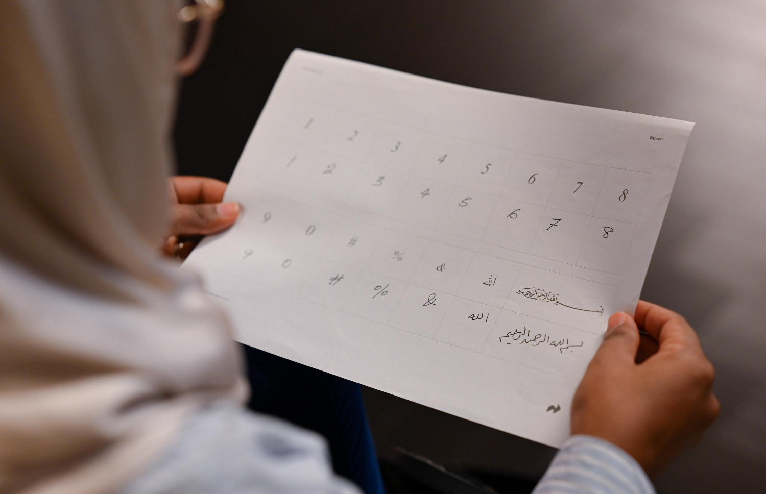 "މައުމޫން" ފޮންޓް ތައްޔާރުކުރުމުގެ ބައެއް މަސައްކަތްތައް -- ފޮޓޯ:ނިޝާން އަލީ/މިހާރު