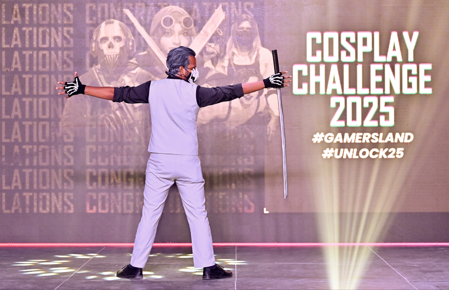 މުބާރާތުގައި ކޮސްޕްލޭގައި ބައިވެރިވި ބައިވެރިޔަކު ޕާފޯމްކުރަނީ.-- ފޮޓޯ: ނީޝާން އަލީ | މިހާރު