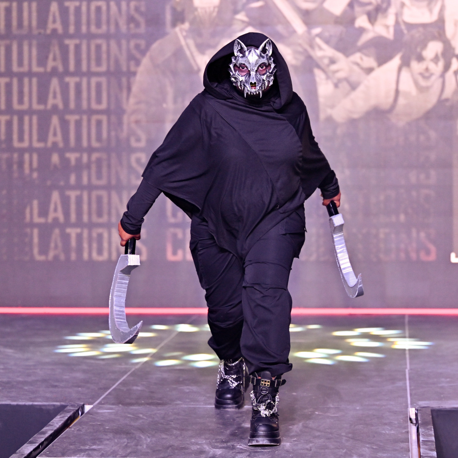 މުބާރާތުގައި ކޮސްޕްލޭގައި ބައިވެރިވި ބައިވެރިޔަކު ޕާފޯމްކުރަނީ.-- ފޮޓޯ: ނީޝާން އަލީ | މިހާރު