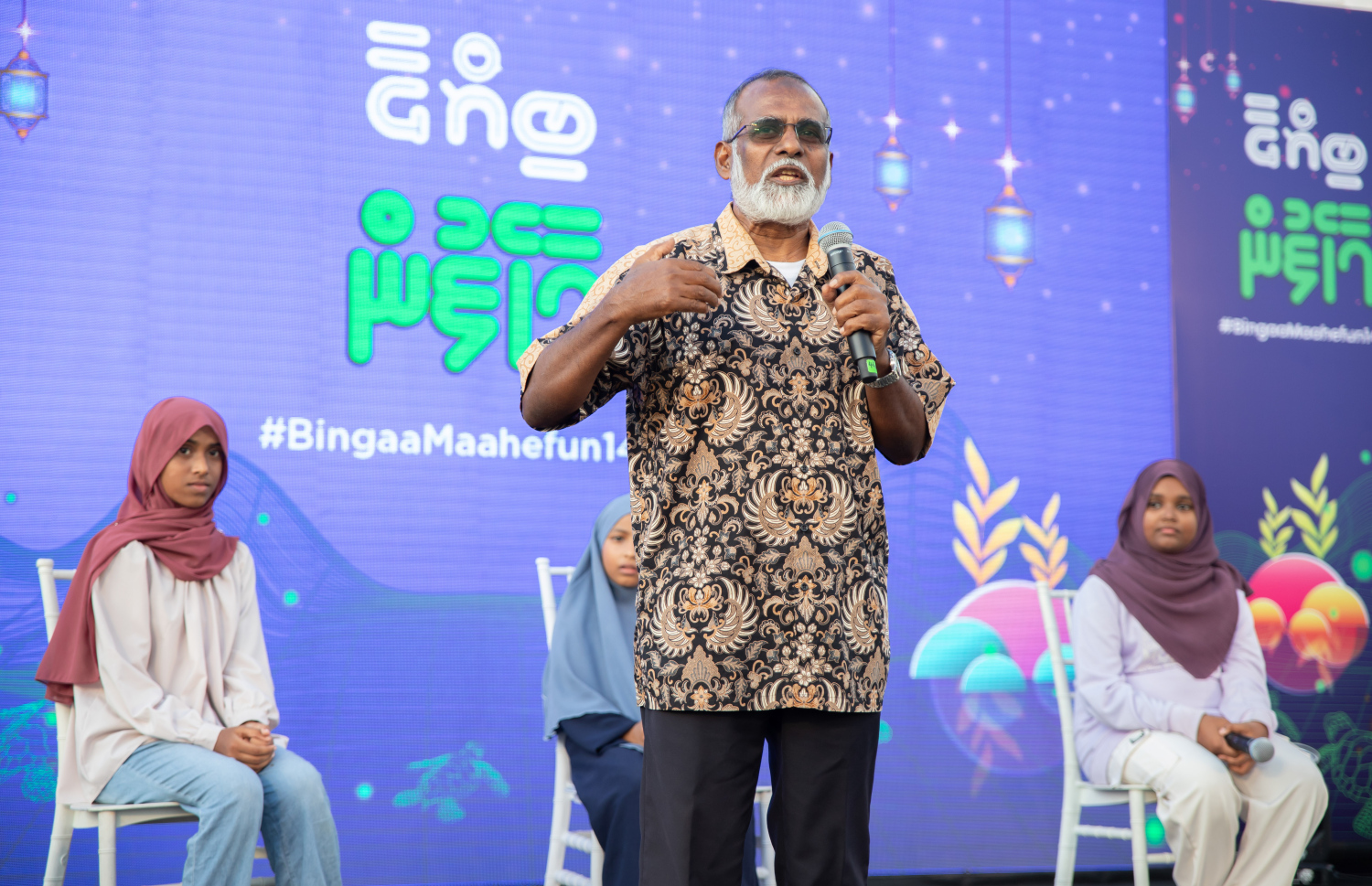 އެމްއައިބީގެ ފަރާތުން މިދިޔަ ހުކުރު ދުވަހު ބޭއްވި "ބިންގާ" މާހެފުމުގައި ދީނީ އިލްމުވެރިޔާ ޑރ. އިބްރާހިމް ޒަކަރިއްޔާ މޫސާ ހާއްސަ ސެޝަނެއް ކުރިއަށް ގެންދަވަނީ.---ފޮޓޯ: އެމްއައިބީ