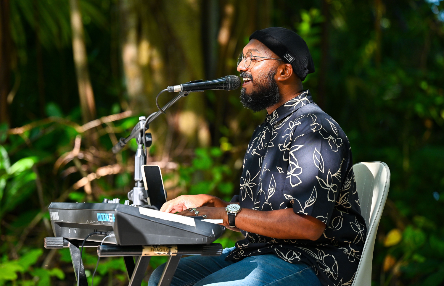 ފޫޖީ ލަވައެއް ހުށަހަޅައިދެނީ: ޝޯގެ މެހްމާނުންގެ ގޮތުގައި ގިނަ ފަންނާނުންތަކެއް ފެނިގެންދާނެ. -- ފޮޓޯ: ފަޔާޒް މޫސާ | މިހާރު