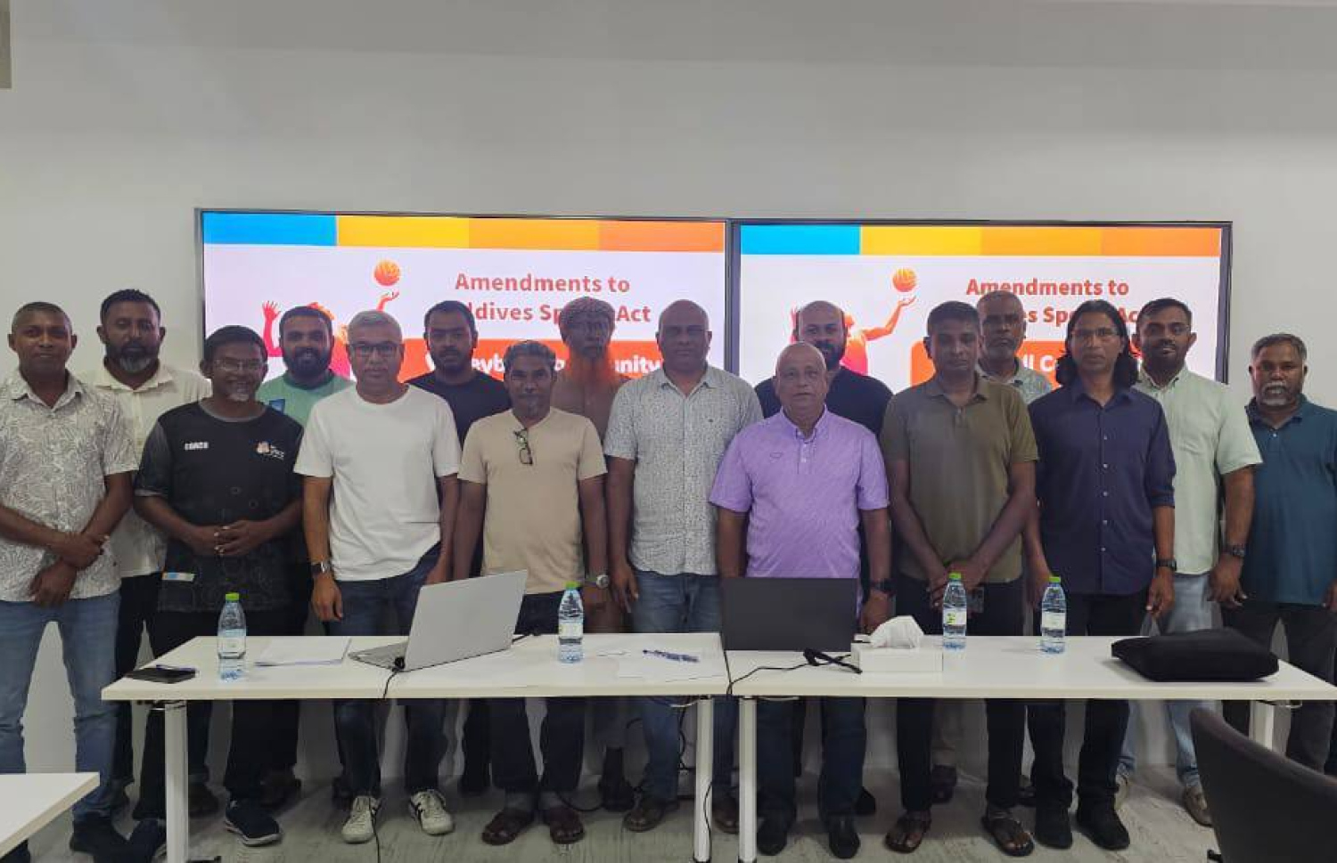 ކުޅިވަރު ގާނޫނަށް ވީއޭއެމްގެ ފަރާތުން ހިޔާލު ހުށަހެޅުމަށް ރޭ ބޭއްވި މަހާސިންތާގެ ތެރެއިން --- ފޮޓޯ: ވީއޭއެމް