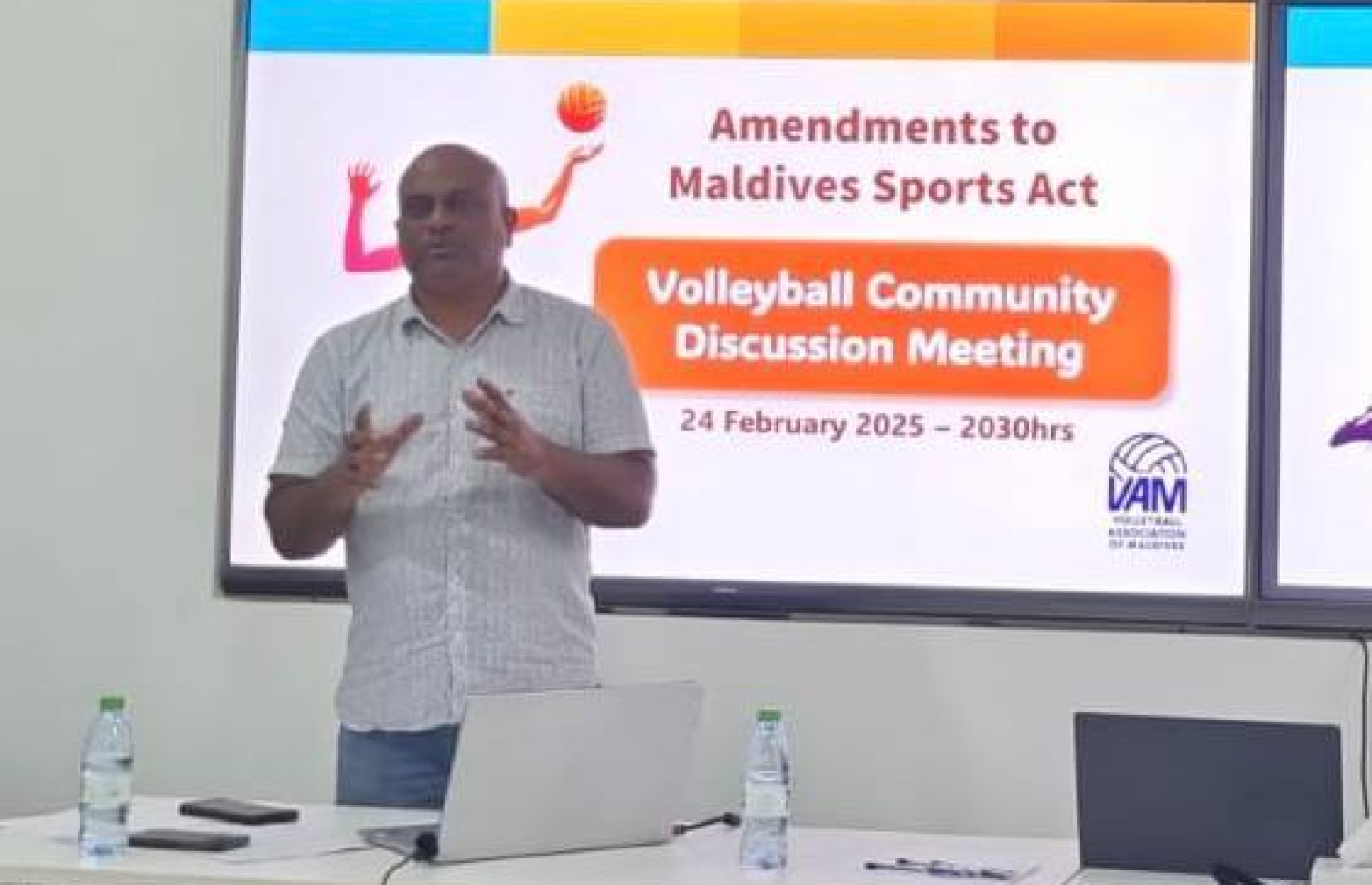 ކުޅިވަރު ގާނޫނަށް ވީއޭއެމްގެ ފަރާތުން ހިޔާލު ހުށަހެޅުމަށް ރޭ ބޭއްވި މަހާސިންތާގެ ތެރެއިން --- ފޮޓޯ: ވީއޭއެމް