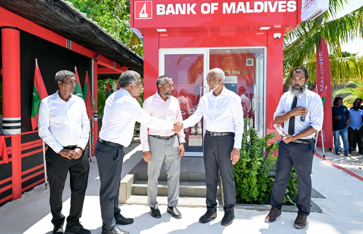 ރައީސް މުއިއްޒު އޭޓީއެމް ހުޅުވާދެއްވާ، ސަލާމް ކުރަނީ --ފޮޓޯ: ބީއެމްއެލް