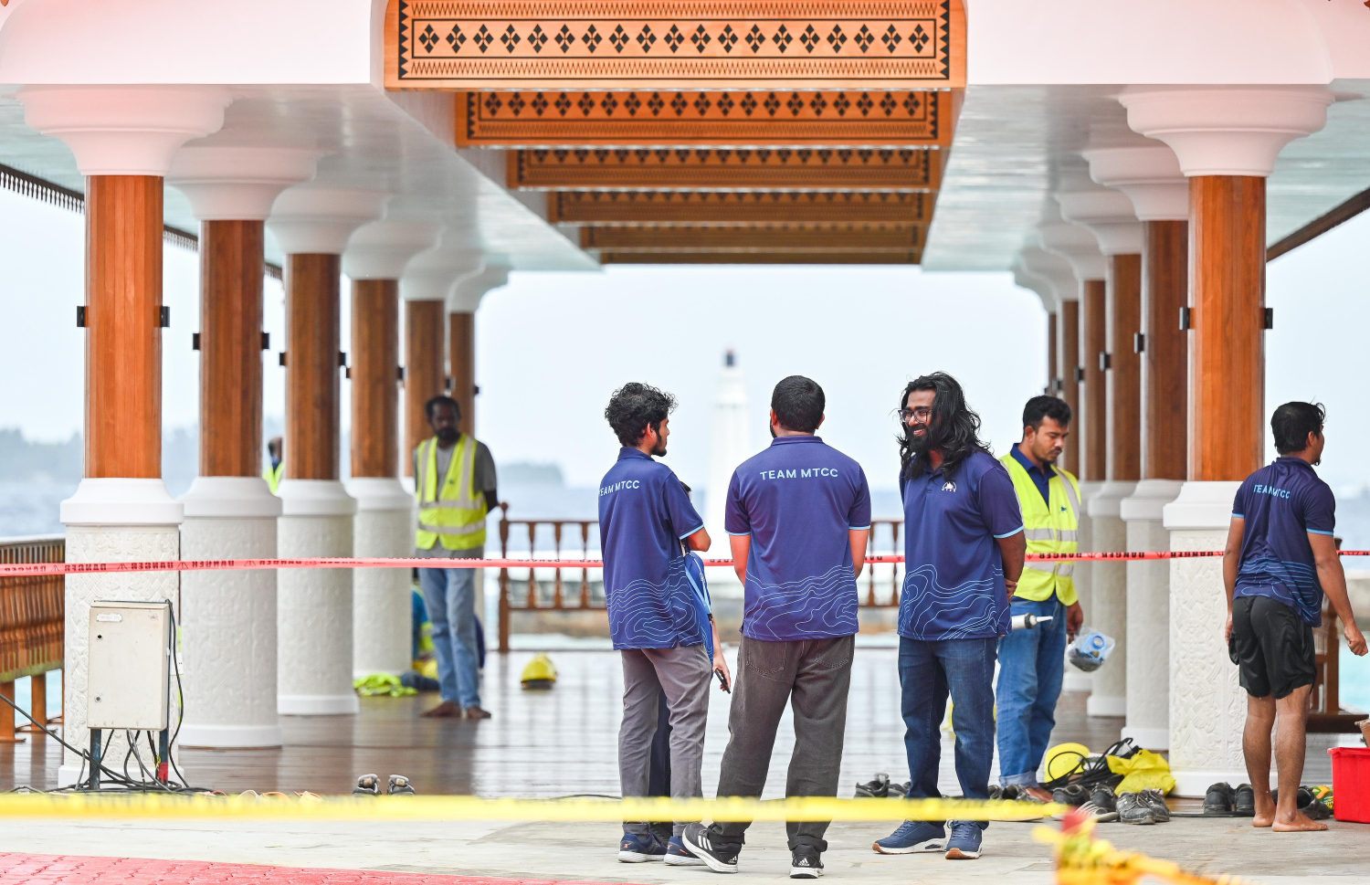 ރަސްމީ ފާލަން ސަރަހައްދުގައި އެމްޓީސިސީގެ މުވައްޒަފުން ހަރަކާތްތެރިވަނީ.-- ފޮޓޯ: ފަޔާޒް މޫސާ / މިހާރު