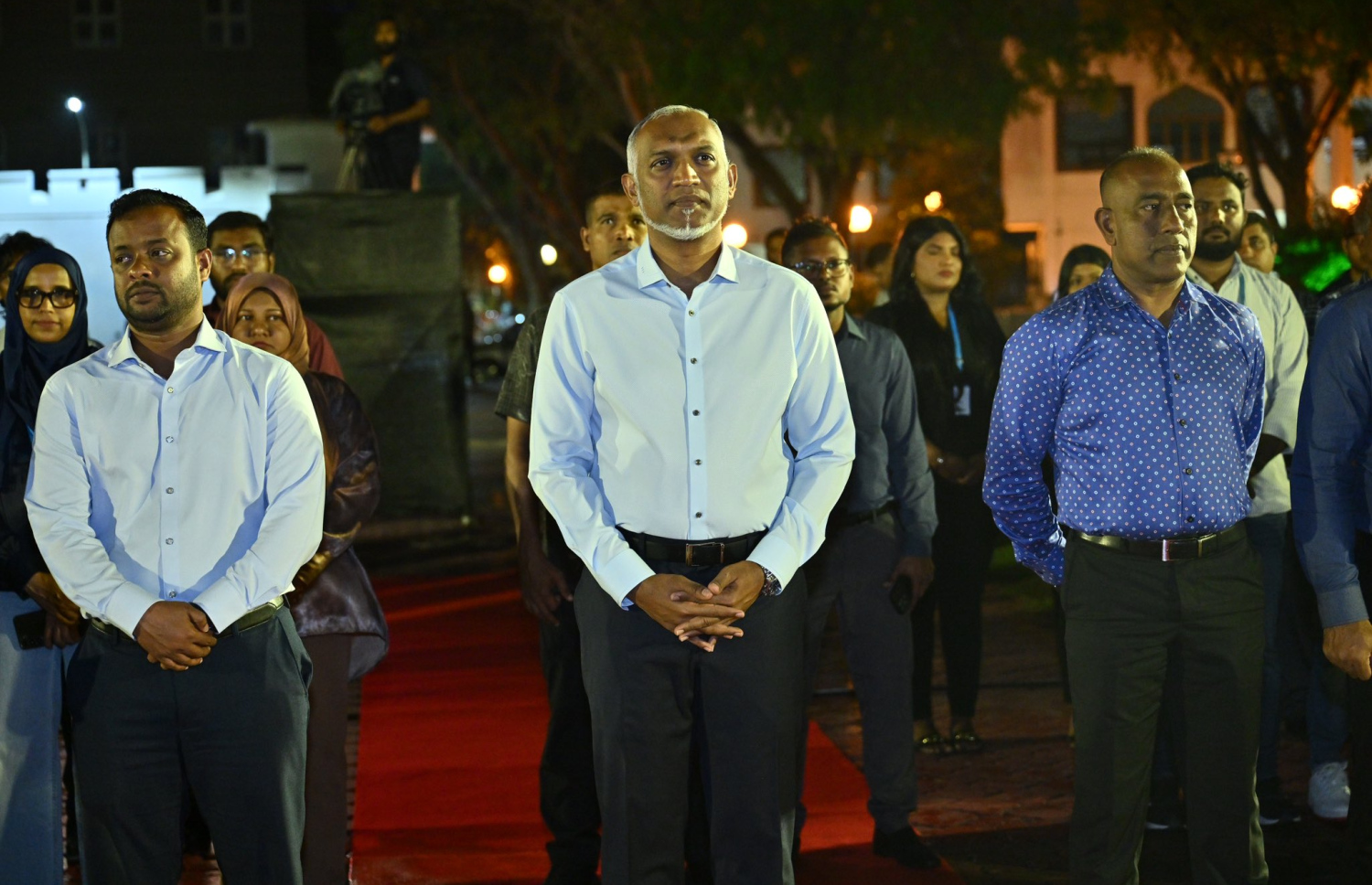 ރަސްމީ ފާލަން އާ ޑިޒައިނަކަށް ތަރައްގީކޮށް، ހުޅުވުމުގެ ރަސްމިއްޔާތުގައި ރައީސް މުއިއްޒު. --ފޮޓޯ: ރައީސް އޮފީސް