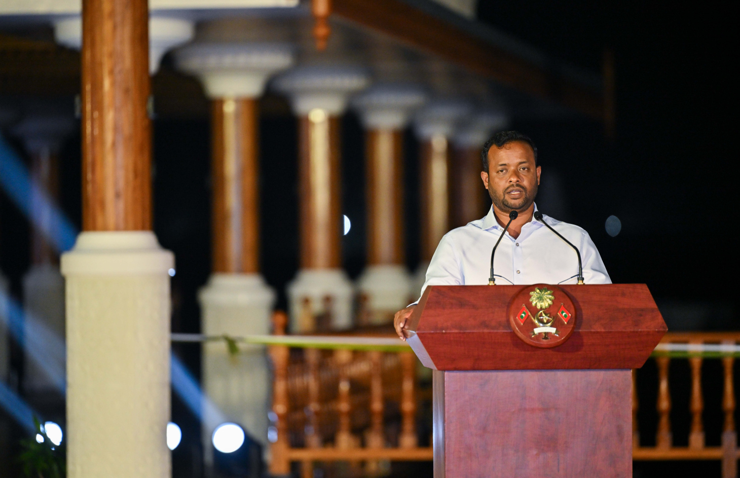 ރަސްމީ ފާލަން އާ ޑިޒައިނަކަށް ހެދުމަށް ފަހު، ހުޅުވުމަށް ބޭއްވި ރަސްމިއްޔާތުގައި ހައުސިން މިނިސްޓަރު ޑރ. އަބްދުﷲ މުއްތަލިބު ވާހަކަ ދައްކަވަނީ.--- ފޮޓޯ: ރައީސް އޮފީސް