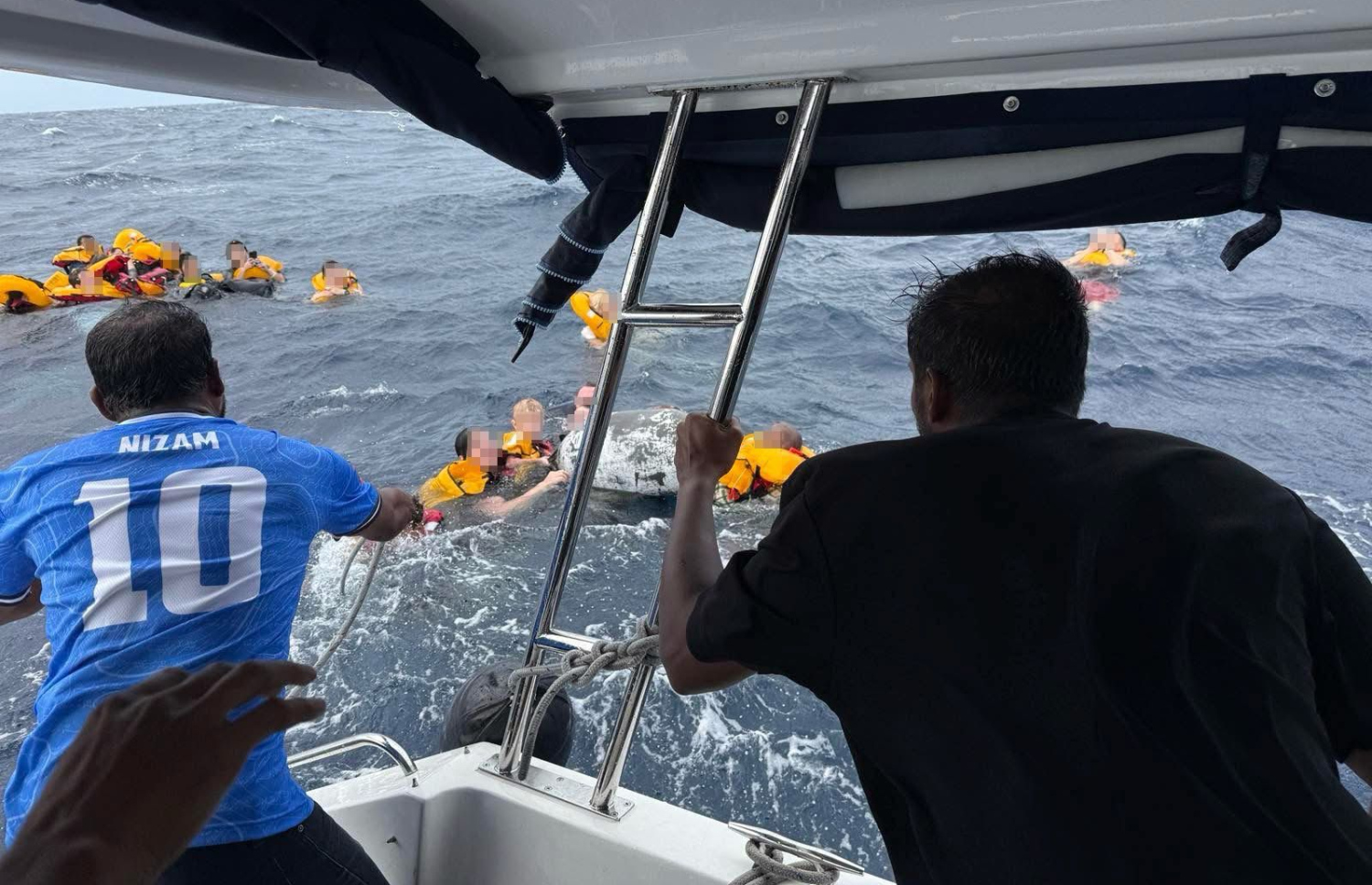 48 މީހުންނާއެކު ދަތުރުކުރި ލޯންޗެއް އަޑިއަށް ދިއުމުން މީހުން ސަލާމަތް ކުރަން ފުލުހުން ހަރަކާތްތެރިވަނީ.--