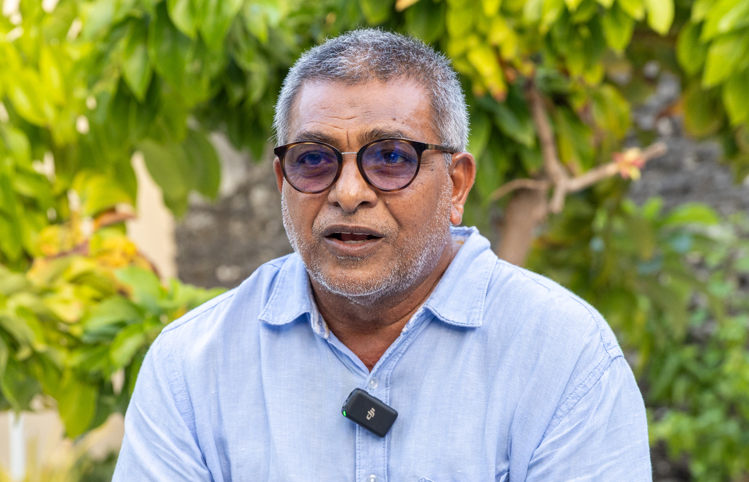 ނަސީރު "މިހާރު"އާ ވާހަކަ ދައްކަނީ: އޭނާ ބުނީ ވިޔަފާރި ފުނޑުކޮށްލީ ބަޔަކު އަޑީގައި ތިބެގެން ކަމަށް. -- ފޮޓޯ: މުހައްމަދު އައުސަފް | މިހާރު