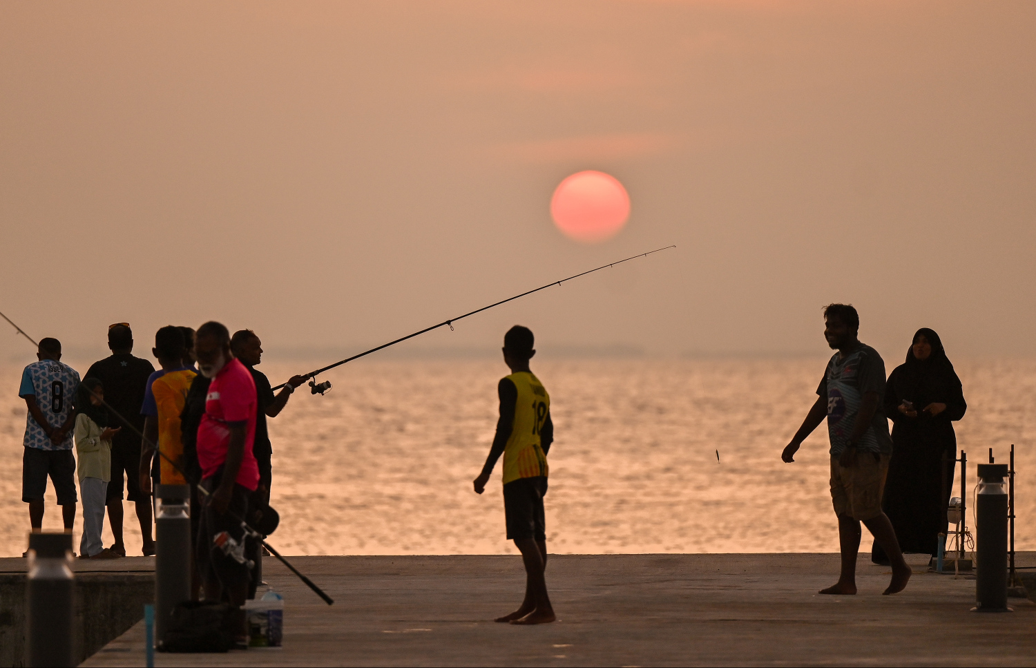 މަނަދޫ "ނާމަގު ޖެޓީ": ހުސް ވަގުތުތަކުގައި މި ރަށު މީހުން މިހާރު ދަނީ ދޮށި އެއްލައިގެން މަސް ބާނަން މި ޖެޓީ އަށް.--- ފޮޓޯ: ފަޔާޒު މޫސާ | މިހާރު