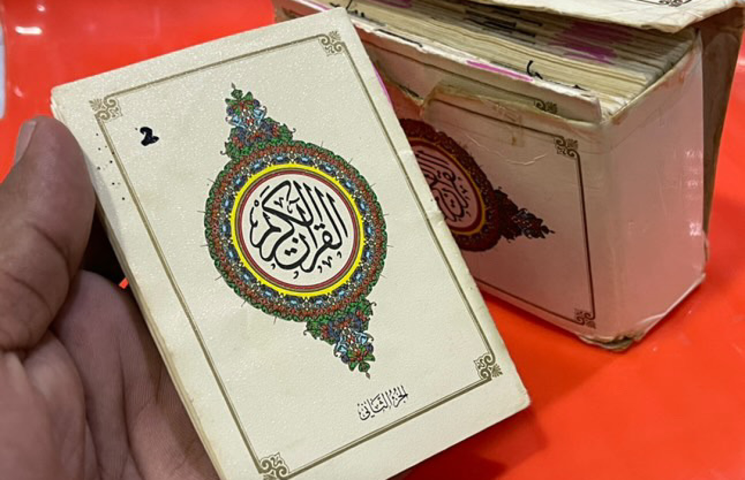 ނާޒިލް ގުރުއާން ހިތުދަސްކުރުމަށް ފަށައިގަތް އިރު ބޭނުންކުރި މި ކުޑަ މުސްހަފްގައި ހުންނަނީ އެންމެ 3.5 އިންޗި.