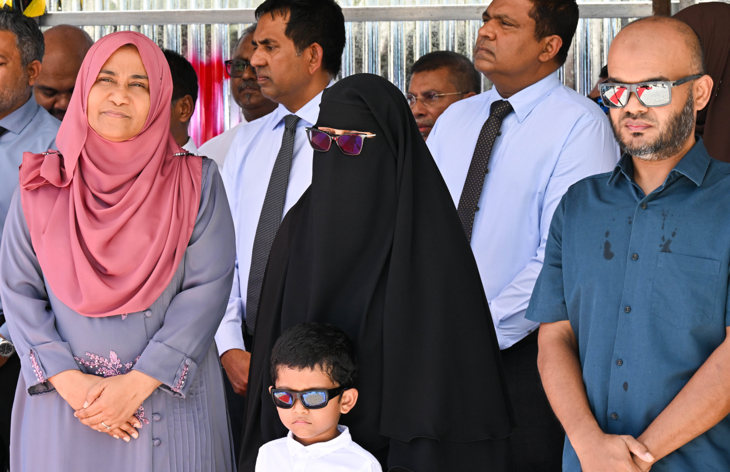 ޝައިހު އިސްމާއިލް ހުޅުމާލެ 1 ގައި ބިނާކުރާ އުންމުލްމުއުމިނީން އާއިޝާ ރަޟިޔަﷲ އަންހާ މިސްކިތުގެ ބިންގާ އެޅުމަށް ބޭއްވި ރަސްމިއްޔާތަށް ފަސްޓް ލޭޑީ ސާޖިދާ މުހައްމަދު ބައިވެރިވެވަޑައިގަންނަވަނީ.--- ފޮޓޯ: ރައީސް އޮފީސް