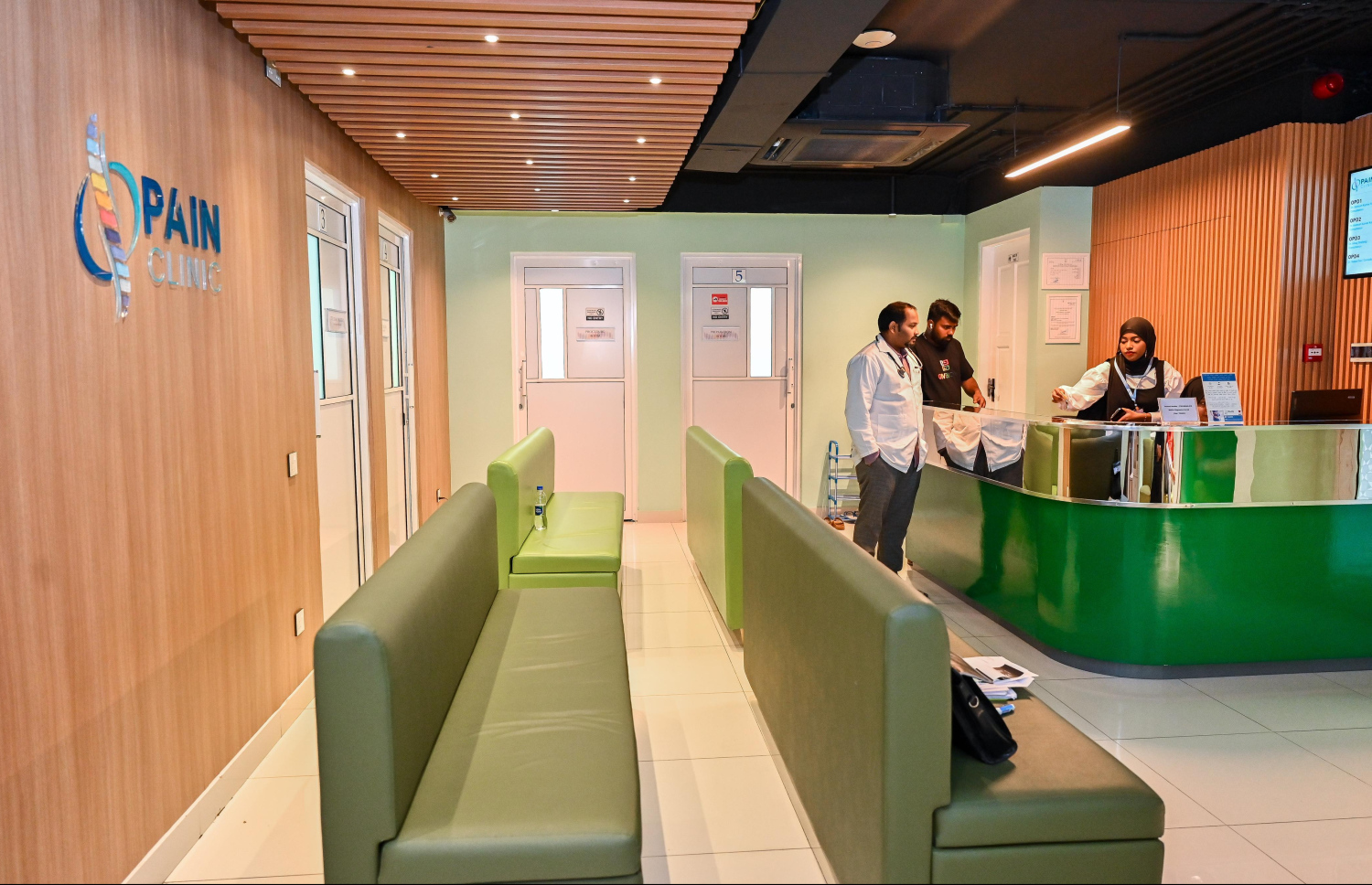 ޕެއިން ކްލިނިކުގެ އެތެރެ. -- ފޮޓޯ: ފަޔާޒް މޫސާ | މިހާރު