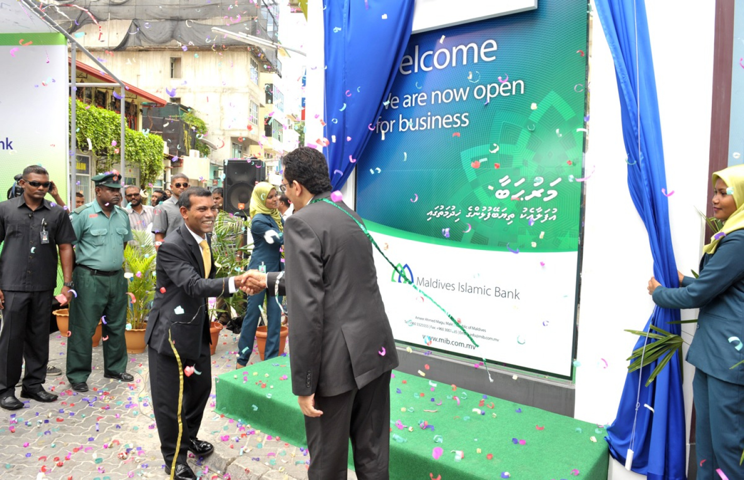 ކުރީގެ ރައީސް މުހައްމަދު ނަޝީދު މޯލްޑިވްސް އިސްލާމިކް ބެންކު އިފްތިތާހު ކޮށްދެއްވަނީ.