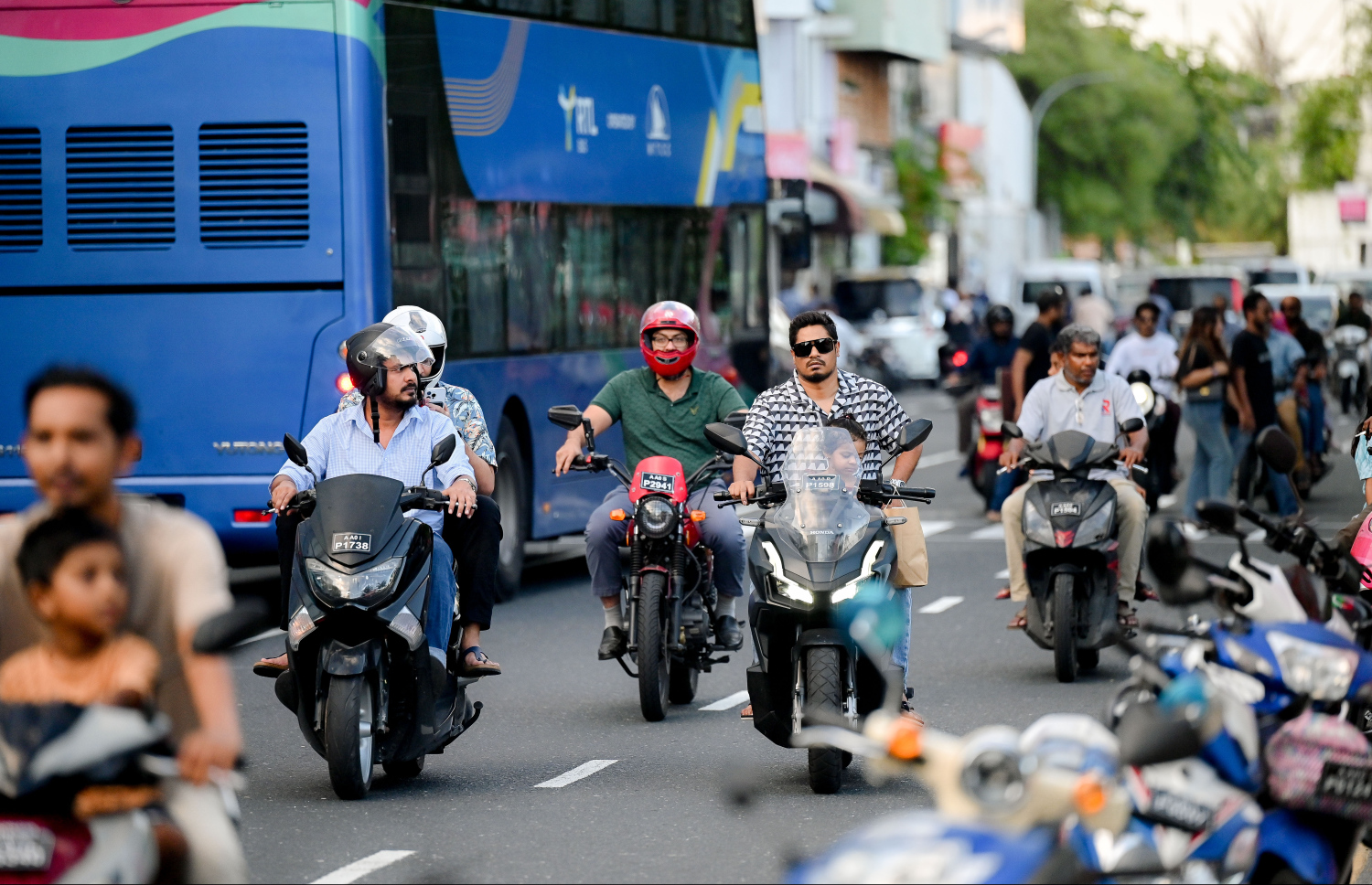 މާލެ ބޮޑުތަކުރުފާނު މަގުން ގިނަ އަދަދެއްގެ މޮޓޯސައިކަލު ދަތުރުކުރަނީ: މާލެ ސަރަހައްދުގައި އެންމެ ގިނައިން ދުއްވަނީ މޮޓޯސައިކަލް.-- ފޮޓޯ: ނިޝާން އަލީ | މިހާރު