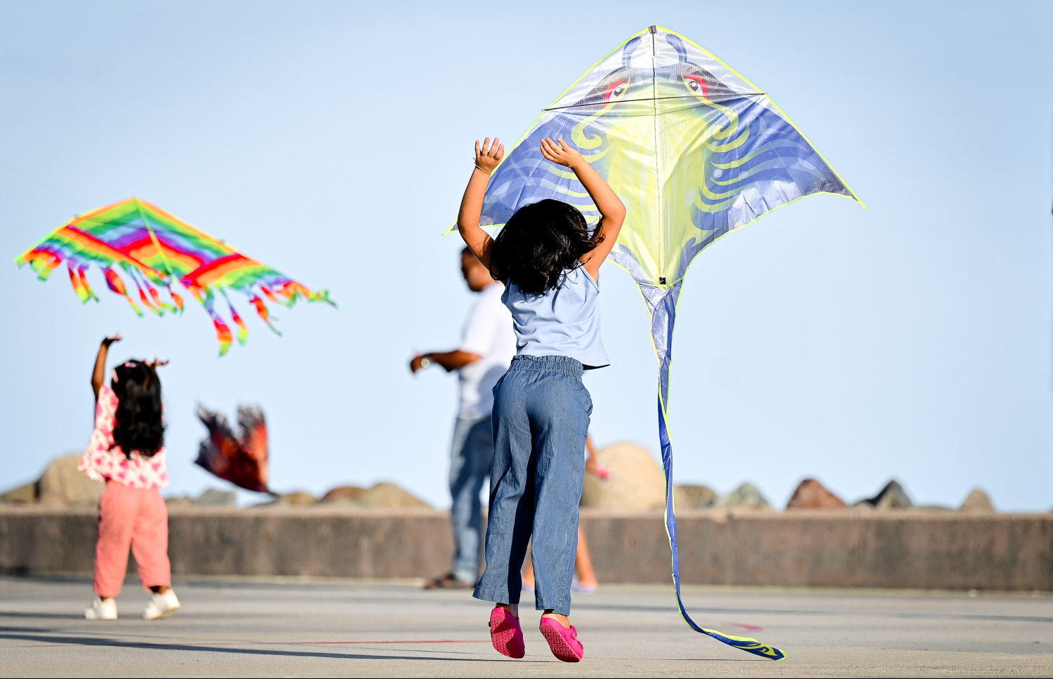 މާލޭ ހެލިޕެޑް ސަރަހައްދުގައި ކުޑަކުއްޖަކު މަޑި އަރުވަނީ، މިއީ ކޮންމެ ރޯދަމަހެއްގެ ހަވީރު މާލެ އިން އާންމުކޮށް ފެންނަ މަންޒަރެއް--. ފޮޓޯ: ނިޝާން އަލީ | މިހާރު

މާލޭ ހެލިޕެޑް ސަރަހައްދުގައި ކުޑަކުއްޖަކު މަޑި އަރުވަނީ، މިއީ ކޮންމެ ރޯދަމަހެއްގެ ހަވީރު މާލެ އިން އާންމުކޮށް ފެންނަ މަންޒަރެއް--. ފޮޓޯ: ނިޝާން އަލީ | މިހާރު