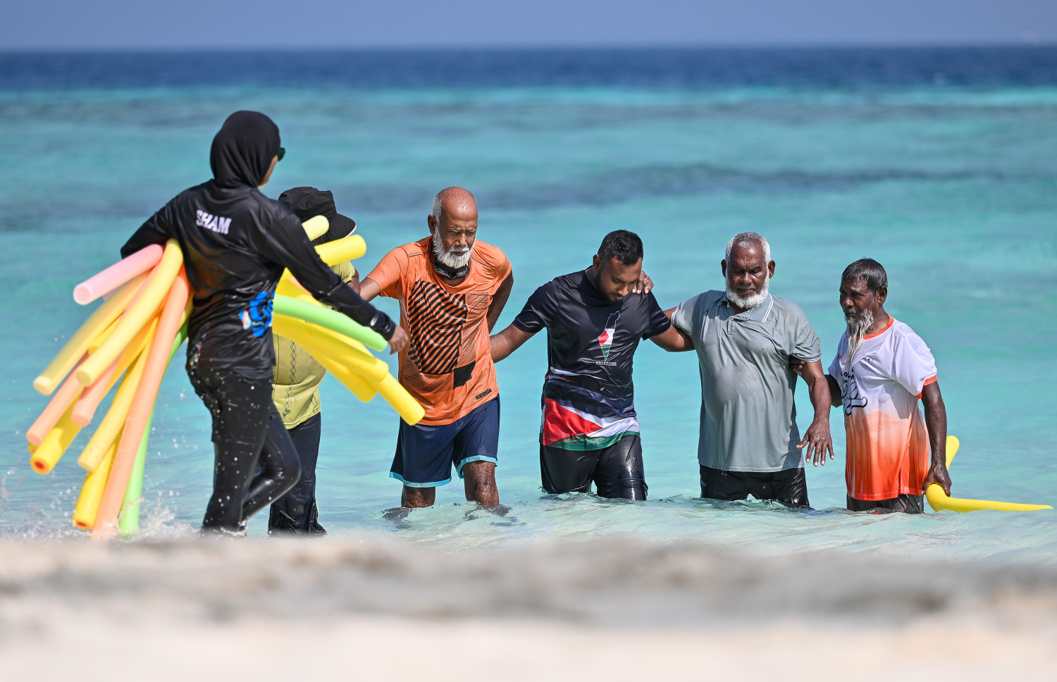 މޫދުގެ ހަރަކާތްތައް ނިންމާލުމަށް ފަހު، މީހުން އެއްގަމަށް އަރަނީ، ކޮންމެ މަހެއްގެ ވެސް އެއް ދުވަސް މި ކްލަބް އެންމެން ހަވީރު ސަޔަށް ނުވަތަ ކެއުމަށް އެެއްވުން އޮވެ އެވެ.