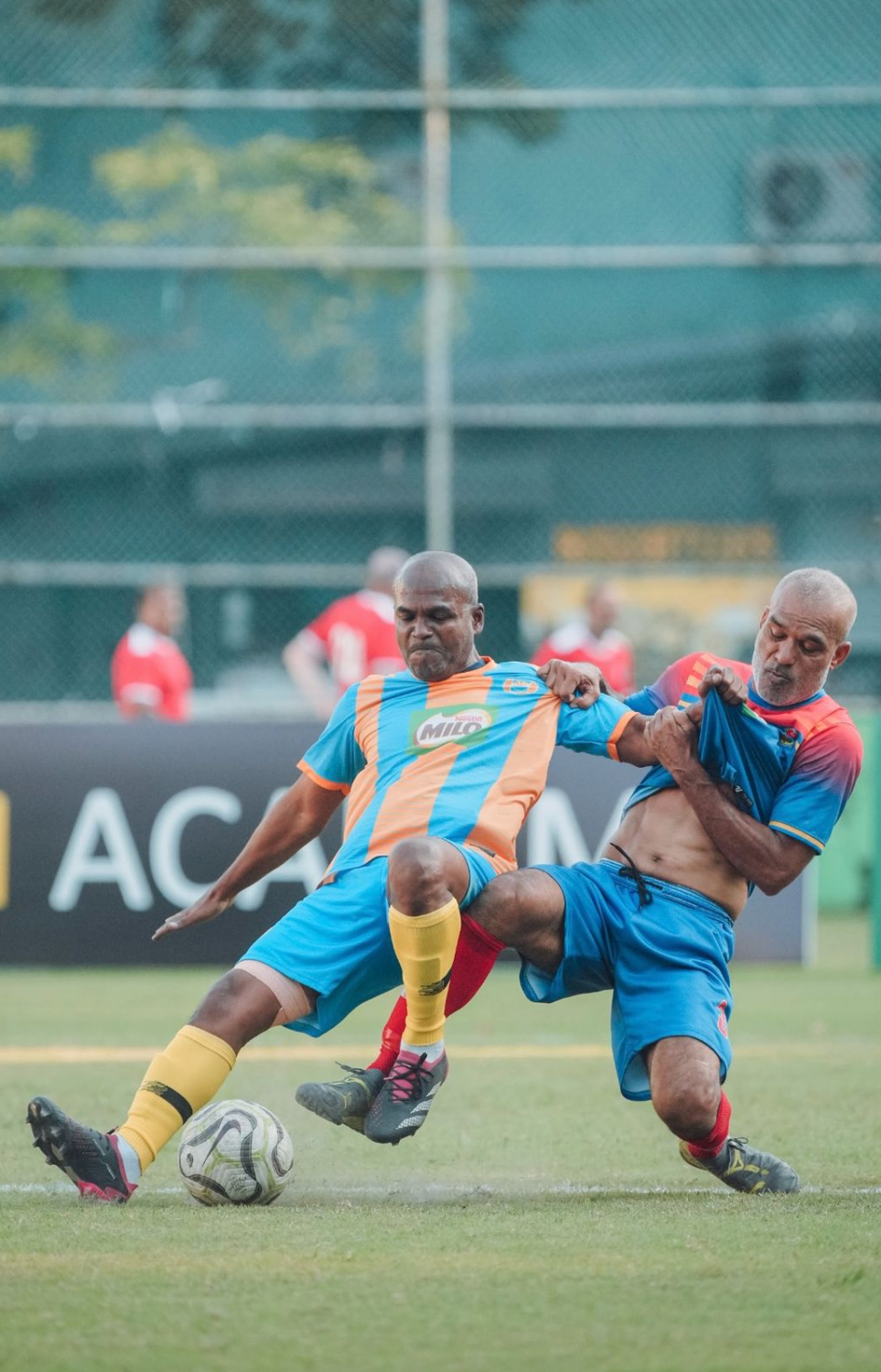 އެމްއެސް މޭޓްސްގެ ކުޅުންތެރިޔާ (ކ) ޝާހް އަށް ޓެކްލު ކުރަނީ: އޭނާ އަށް އަނިޔާވީ އެ ޓެކްލުގައި