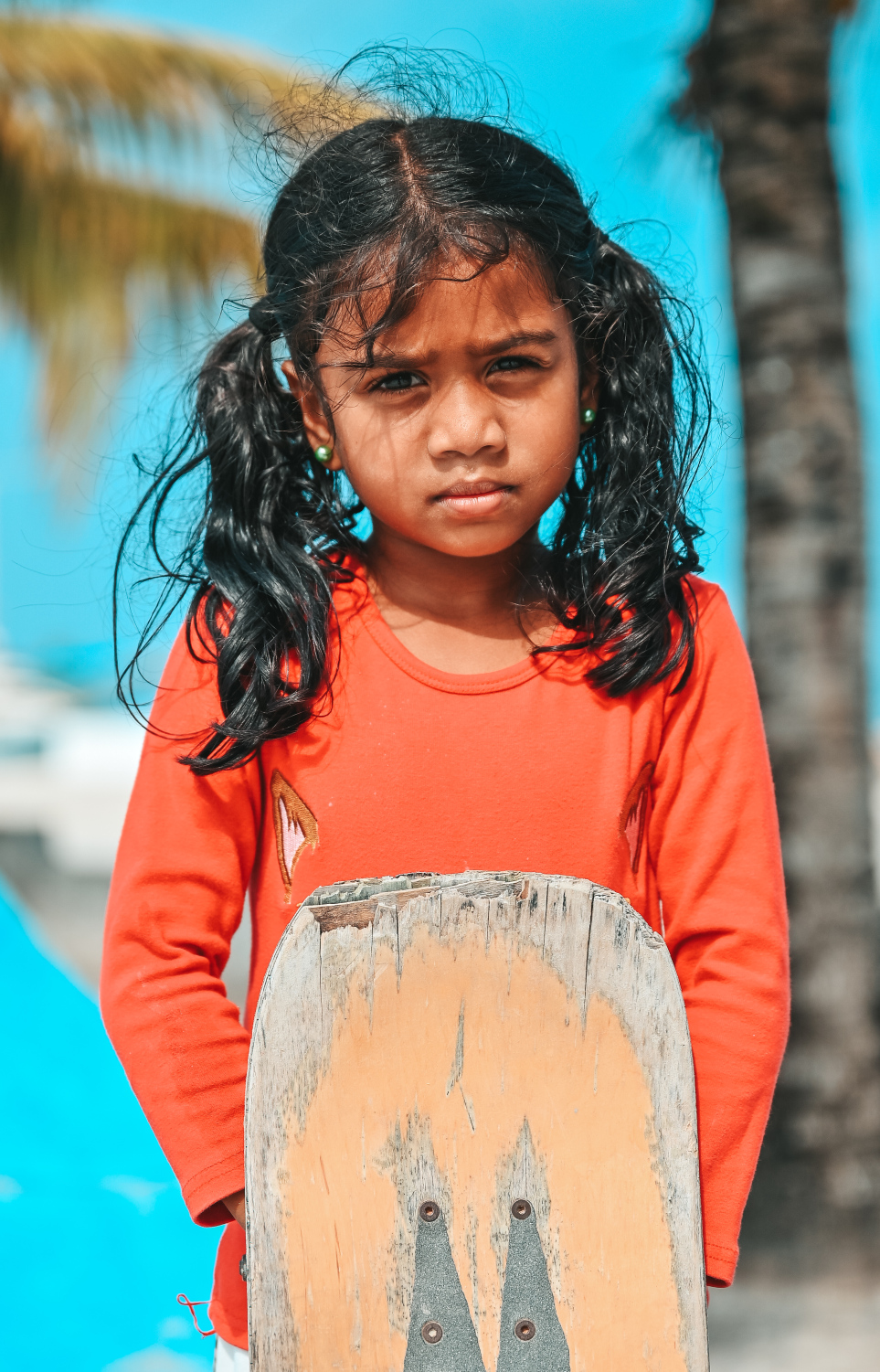 އަރުޝީގެ މަންމަ އަށް ވެސް އެއްދުވަހު ފެނުނީ އަރުޝީ ބޯޑުމަތީގައި ހުރެ ސްކޭޓް ކުރަމުން ދިޔަ ތަން. އެއީ މަންމަ އަށް ވެސް ލިބުނު ކުއްލި ހައިރާންކަމެއް. މި ފަހުން ސްކޭޓް ކުރަނިކޮށް، ވެއްޓި ކުޑަވަރެއްގެ އަނިޔާއެއް ލިބިފައިވާތީ، ސްކޭޓް ކުރުން ކުޑަކޮށް މަޑުޖެހިފައި ވިޔަސް އަރުޝީގެ އެ ޝައުގުވެރި ކަމަކަށް އެއްވެސް ބަދަލެއް ނާދޭ.