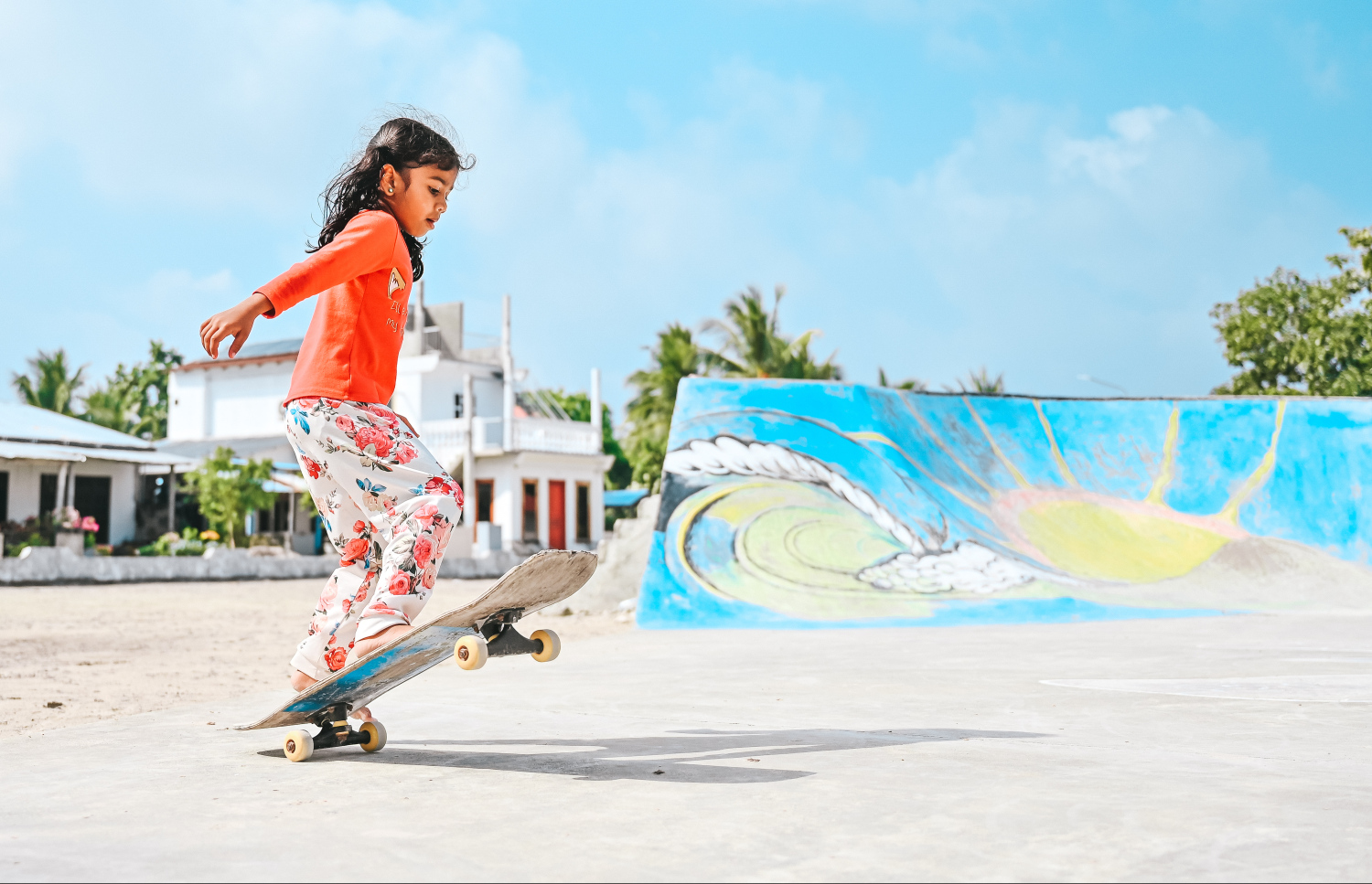 އަރުޝީ ސްކޭޓް ބޯޑު ދުއްވަނީ: މި ކުޑަކުއްޖާގެ އުމުރުން އެންމެ ހަތަރު އަހަރުގައި ވަނީ ސްކޭޓް ބޯޑުގައި އުދުހެން ފަށާފައި. ވާދޫގައި އުޅޭ މި އުމުރުގެ ކުދިންގެ ތެރެއިން ސްކޭޓް ބޯޑު ދުއްވުމުގެ އެންމެ ބޮޑު ހުނަރެއް ލިބިފައިވާ އެއް ކުއްޖަކީ ވެސް އަރުޝީ.