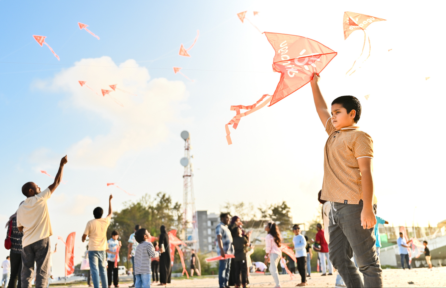 ހުޅުމާލެ 2 ގައި ބޭއްވި ދިރާގު ގުޑި ފެސްޓުގައި ކުއްޖަކު ގުޑިއަރުވަނީ.--- ފޮޓޯ: ފަޔާޒު މޫސާ | މިހާރު