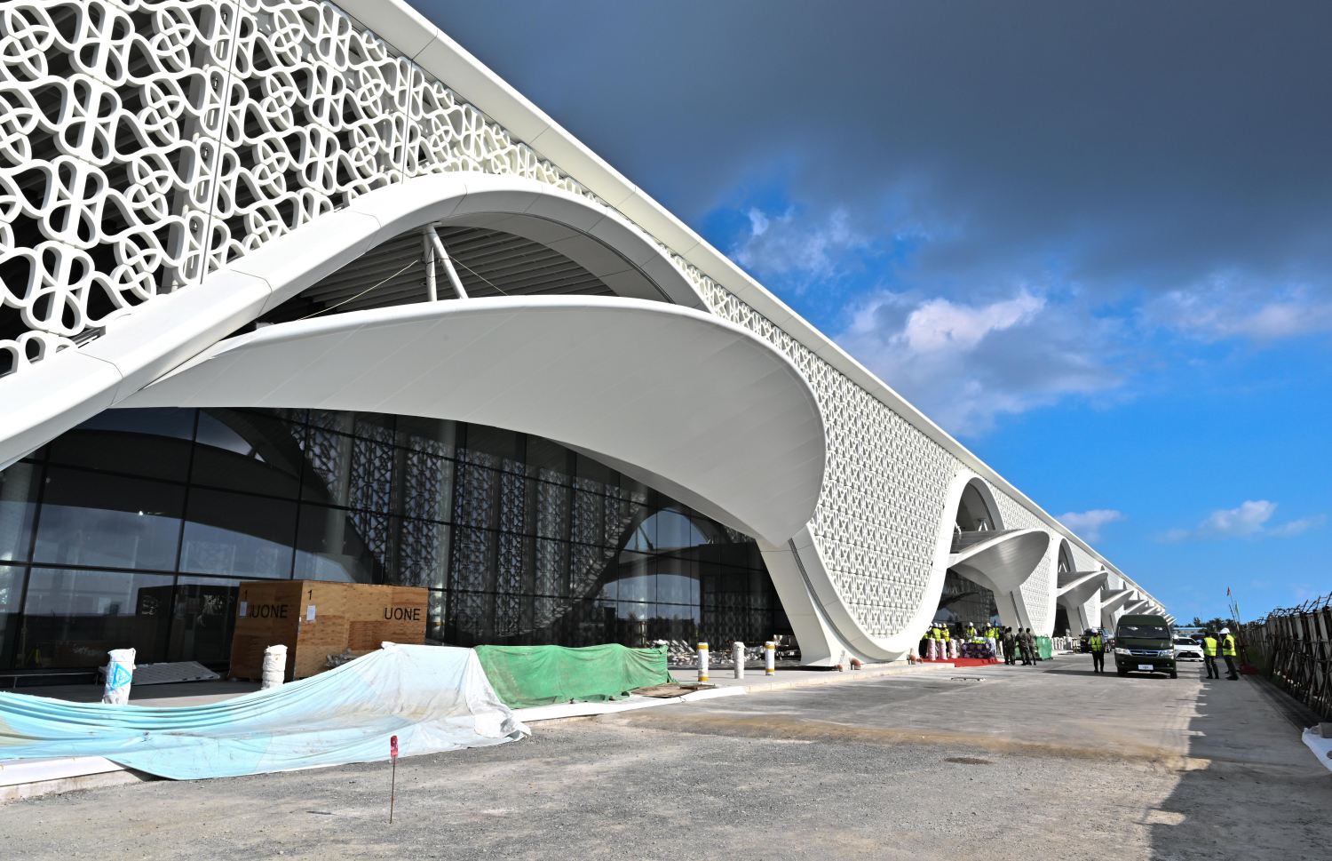 ވީއައިއޭގެ އާ ޓާމިނަލްގެ މަސައްކަތް ކުރިއަށް ގެންދަނީ: އެއީ އަހަރަކު ހަތް މިލިއަން މީހުންނަށް ހިދުމަތް ދިނުމަށް ޑިޒައިން ކޮށްފައިވާ ޓާމިނަލެއް.--- ފޮޓޯ: ރައީސް އޮފީސް