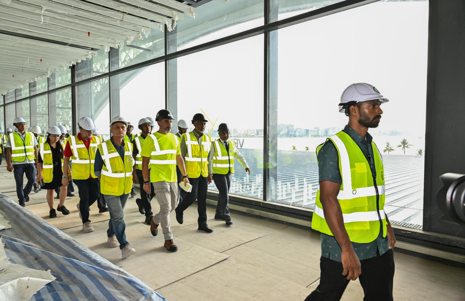 ރައީސް މުއިއްޒު، ވެލާނާ އިންޓަނޭޝަނަލް އެއާޕޯޓުގެ އާ ޓާމިނަލްގެ މަސައްކަތް ބައްލަވައިލައްވަނީ.---ފޮޓޯ: ރައީސް އޮފީސް