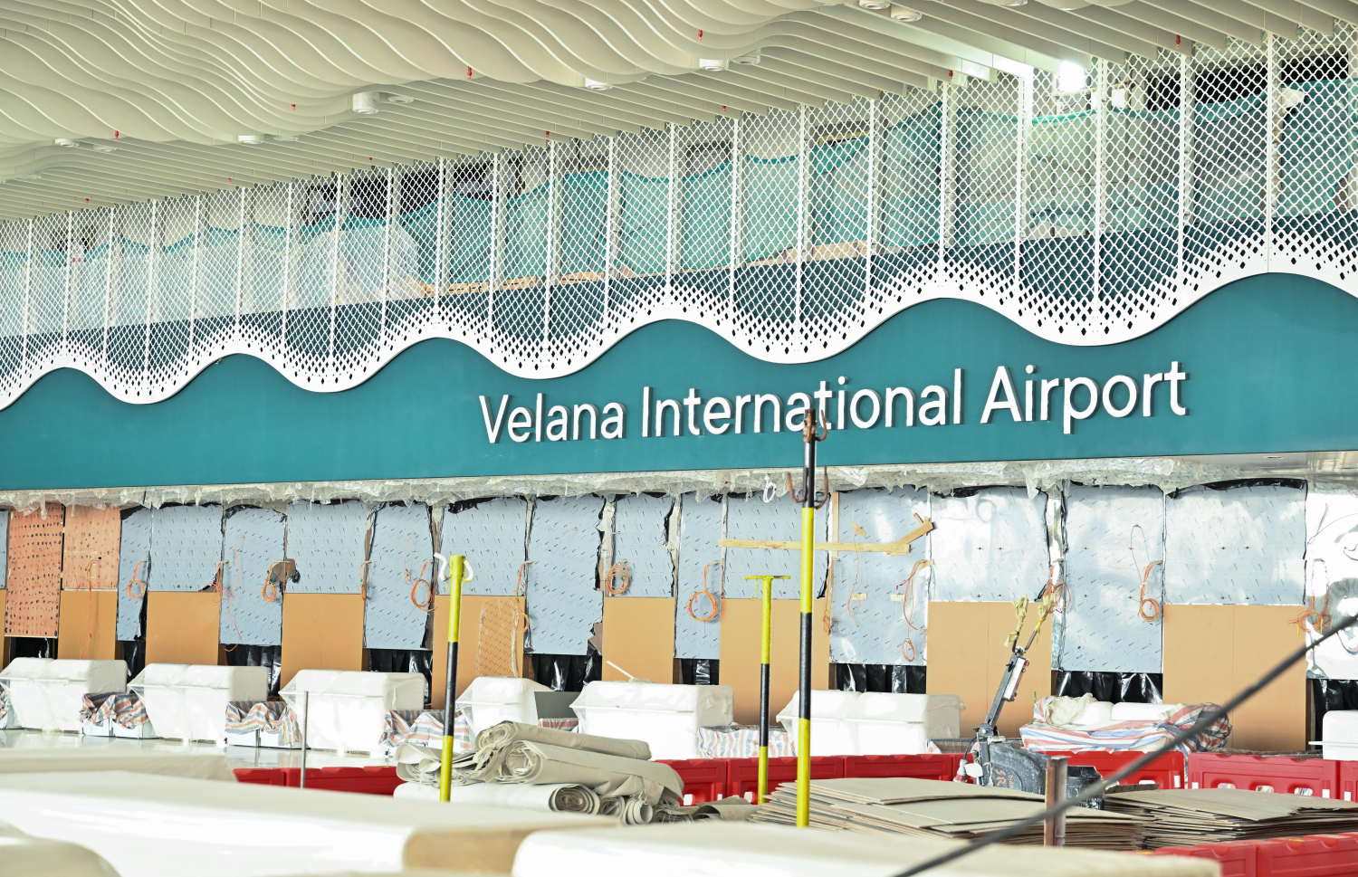 ވީއައިއޭގެ އާ ޓާމިނަލްގެ މަސައްކަތް ކުރިއަށް ގެންދަނީ: އެއީ އަހަރަކު ހަތް މިލިއަން މީހުންނަށް ހިދުމަތް ދިނުމަށް ޑިޒައިން ކޮށްފައިވާ ޓާމިނަލެއް.--- ފޮޓޯ: ރައީސް އޮފީސް