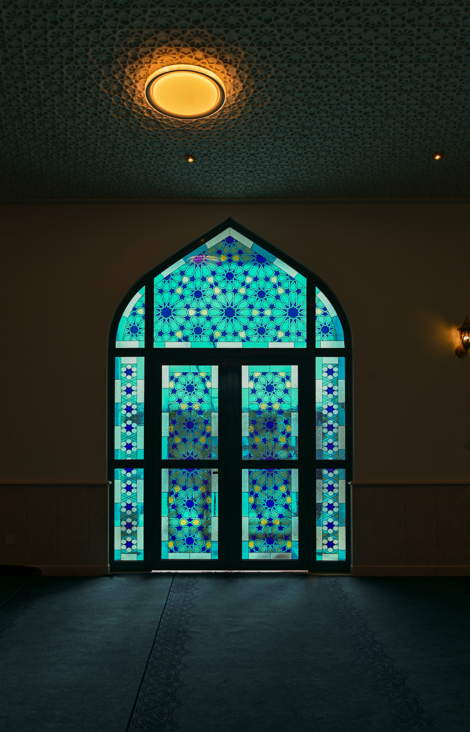 ބ. އޭދަފުށީ، ޑޭޒީވިލާ، މުހައްމަދު އަލީގެ ހަރަދުގައި އެ ރަށުގައި އިމާރާތްކުރި ރީތި މިސްކިތުގެ އެތެރެ: އޭދަފުށީގައި މިސްކިތެއް ބިނާކޮށްދެއްވުމަކީ އުމުރުން މިހާރު 91 އަހަރުގެ މުހައްމަދު އަލީ އެންމެ ބޮޑަށް ބޭނުންވި ކަންތައް.---ފޮޓޯ: ނިޝާން އަލީ| މިހާރު