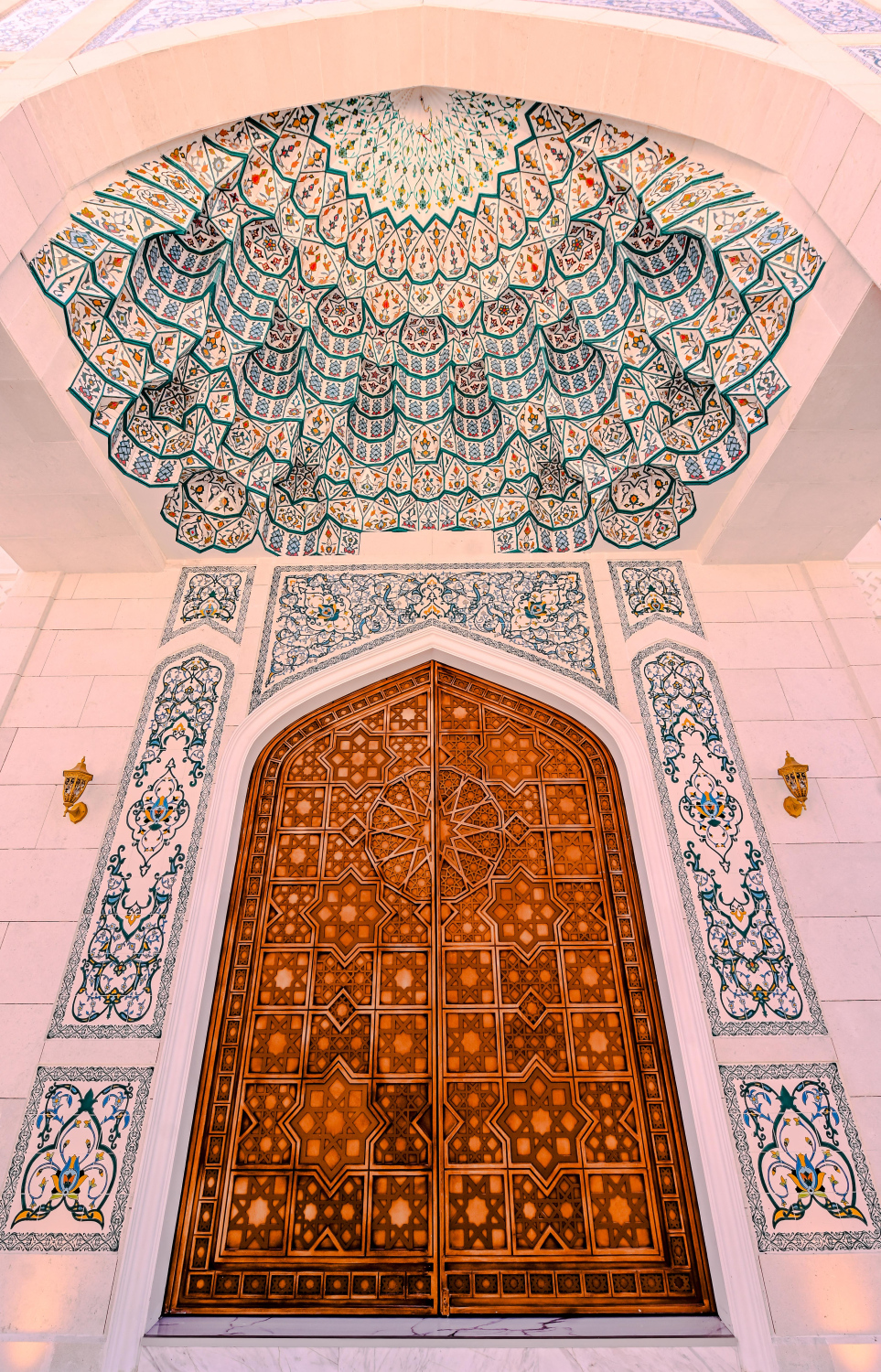 ބ. އޭދަފުށީ، ޑޭޒީވިލާ، މުހައްމަދު އަލީގެ ހަރަދުގައި އެ ރަށުގައި ބިނާކުރި މިސްކިތް: މި މިސްކިތް ޑިޒައިން ކުރުމުގައި އިސްކޮށް އުޅުނީ އެ ދާއިރާގެ ތަޖުރިބާކާރުން ކަމަށްވާ އައިމާން ހަބީބާއި ހަސަން ޒިޔާދާއި މިނީ ކޮންސެޕްޓްގެ މީފައު ރަޝީދު އަދި އަލާފް ޕްރައިވެޓް ލިމިޓެޑްގެ އަޝްރަފް ހަމީދު.---ފޮޓޯ: ނިޝާން އަލީ| މިހާރު