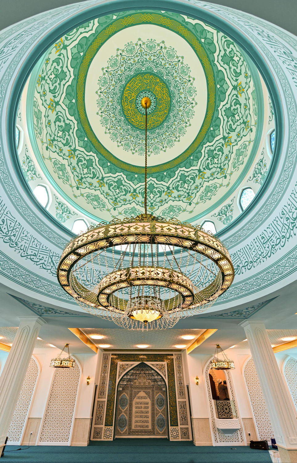 ބ. އޭދަފުށީ، ޑޭޒީވިލާ، މުހައްމަދު އަލީގެ ހަރަދުގައި އެ ރަށުގައި އިމާރާތްކުރި ރީތި މިސްކިތުގެ އެތެރެ: އޭދަފުށީގައި މިސްކިތެއް ބިނާކޮށްދެއްވުމަކީ އުމުރުން މިހާރު 91 އަހަރުގެ މުހައްމަދު އަލީ އެންމެ ބޮޑަށް ބޭނުންވި ކަންތައް.---ފޮޓޯ: ނިޝާން އަލީ| މިހާރު