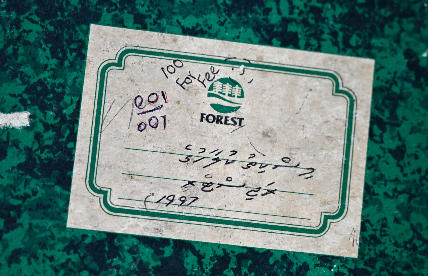 މުދިންބެ އެންމެ ފުރަތަމަ ނޯޓުކުރަން ގެންގުޅުނު އަދި މިހާރު ވެސް ގެންގުޅޭ ފޮތް-- ފޮޓޯ: ފަޔާޒް މޫސާ / މިހާރު