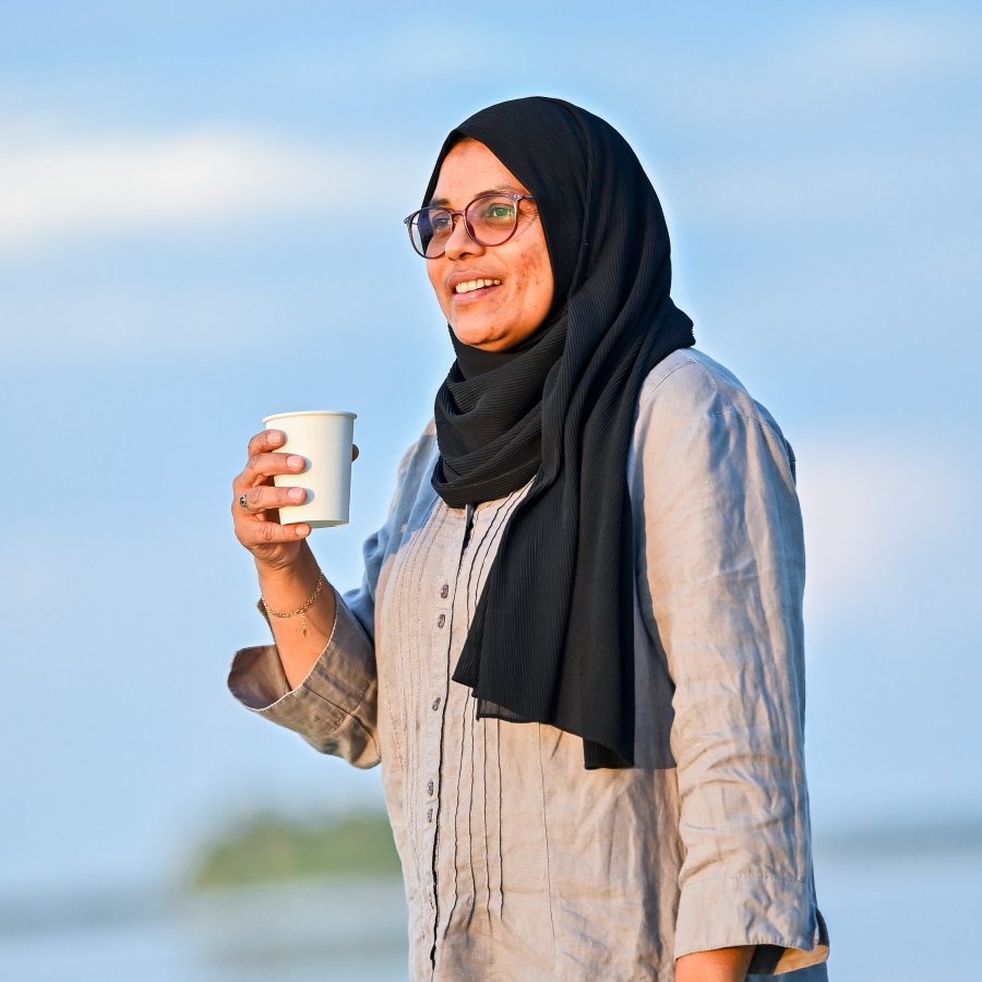 އައިސްތު: އޭނާއަކީ ކިތަންމެ މޮޅު މީހަކަސް އަގު ކިޔުމަކީ ގައިގައި ނެތް ސިފައެއް.---ފޮޓޯ: ފަޔާޒު މޫސާ| މިހާރު