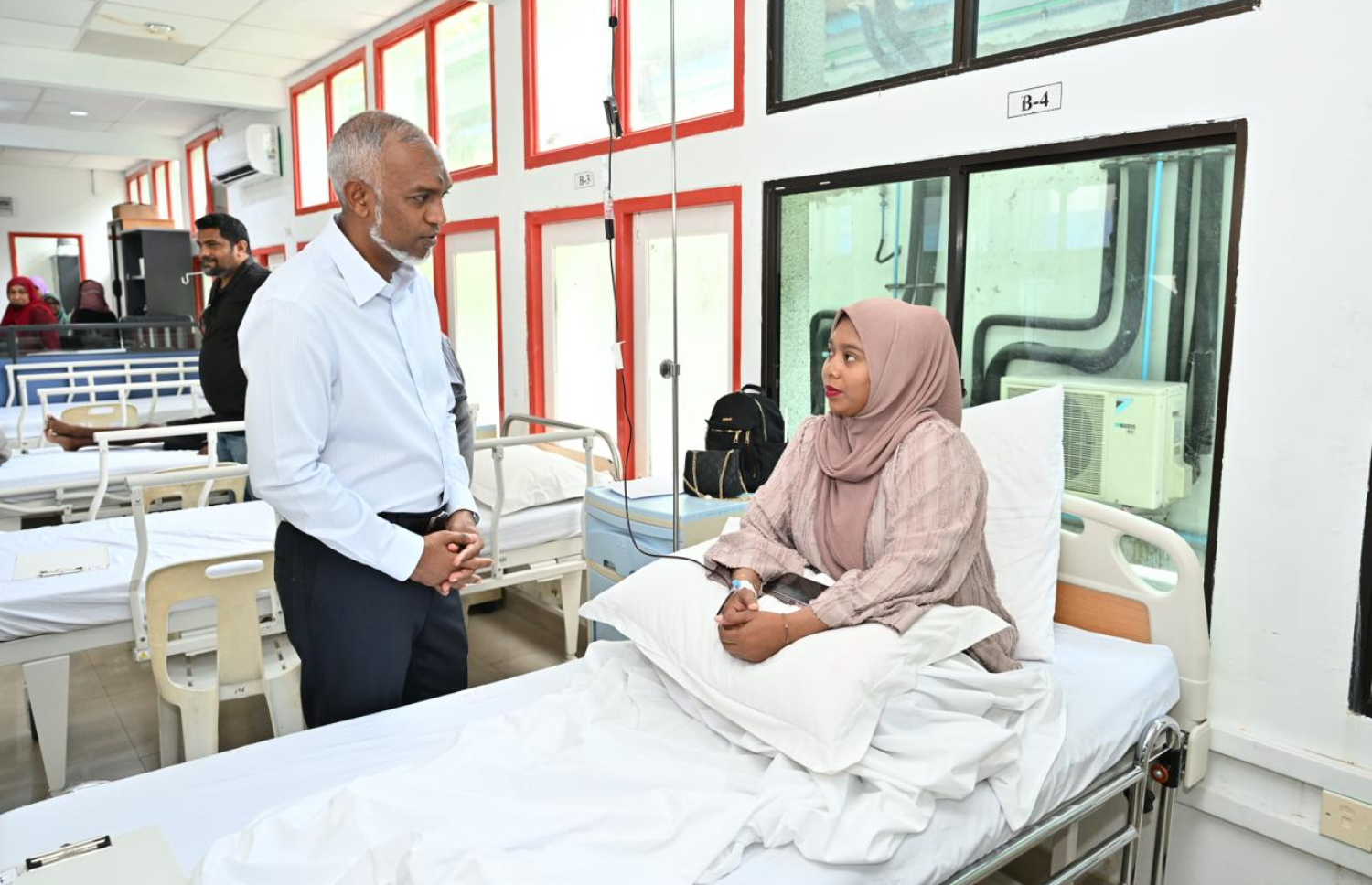 ތެލެސީމިއާ ފަރުވާ ހޯދާ މީހަކާ ރައީސް މުއިއްޒު މިއަދު ވާހަކަފުޅު ދައްކަވަނީ.---ފޮޓޯ: ރައީސް އޮފީސް