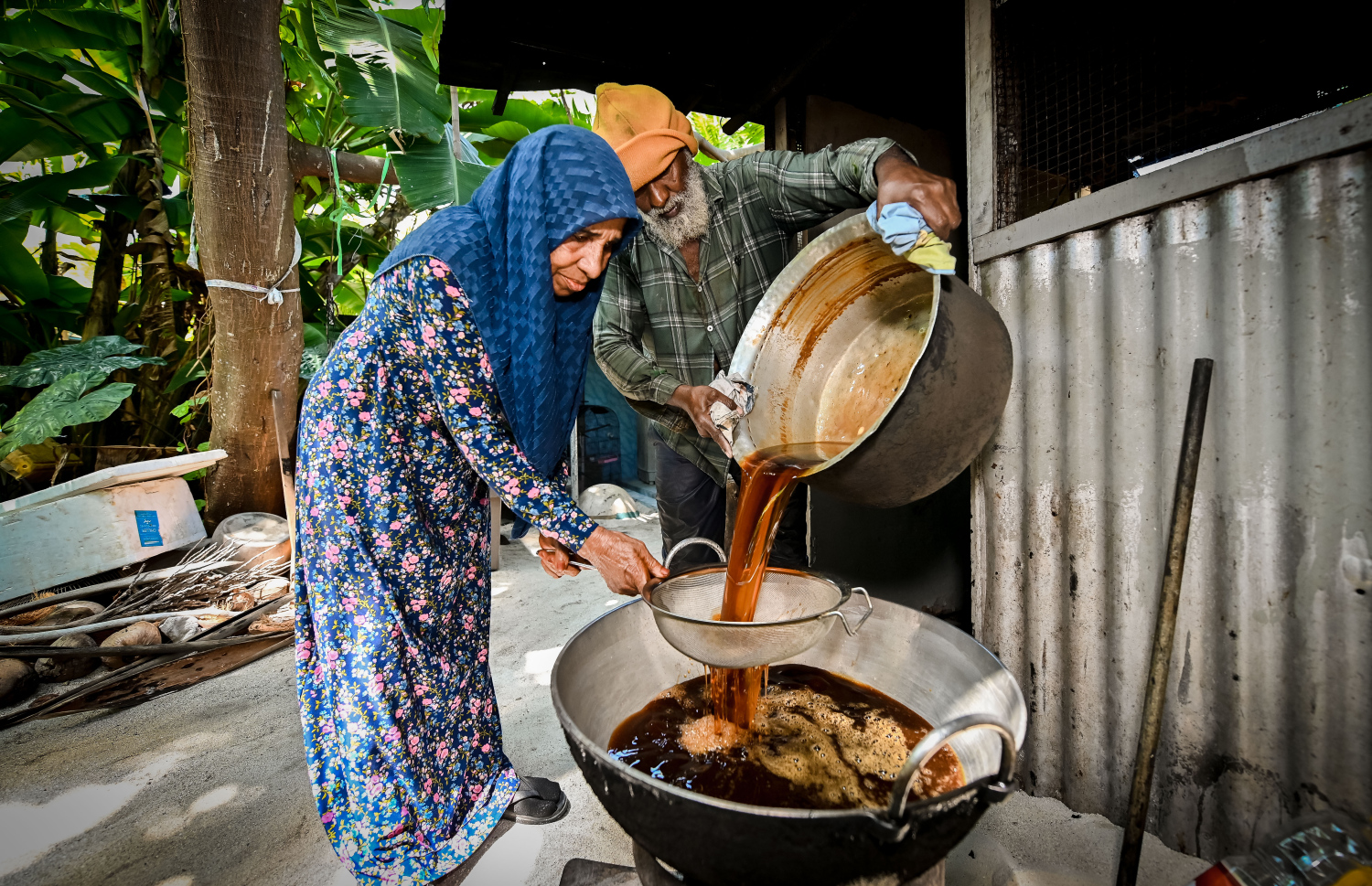 އަބްދުﷲ އާއި ރަޝީދާ، މަހުން އައިސް ރިހާކުރު ކައްކަނީ-- ފޮޓޯ: ނިޝާން އަލީ | މިހާރު