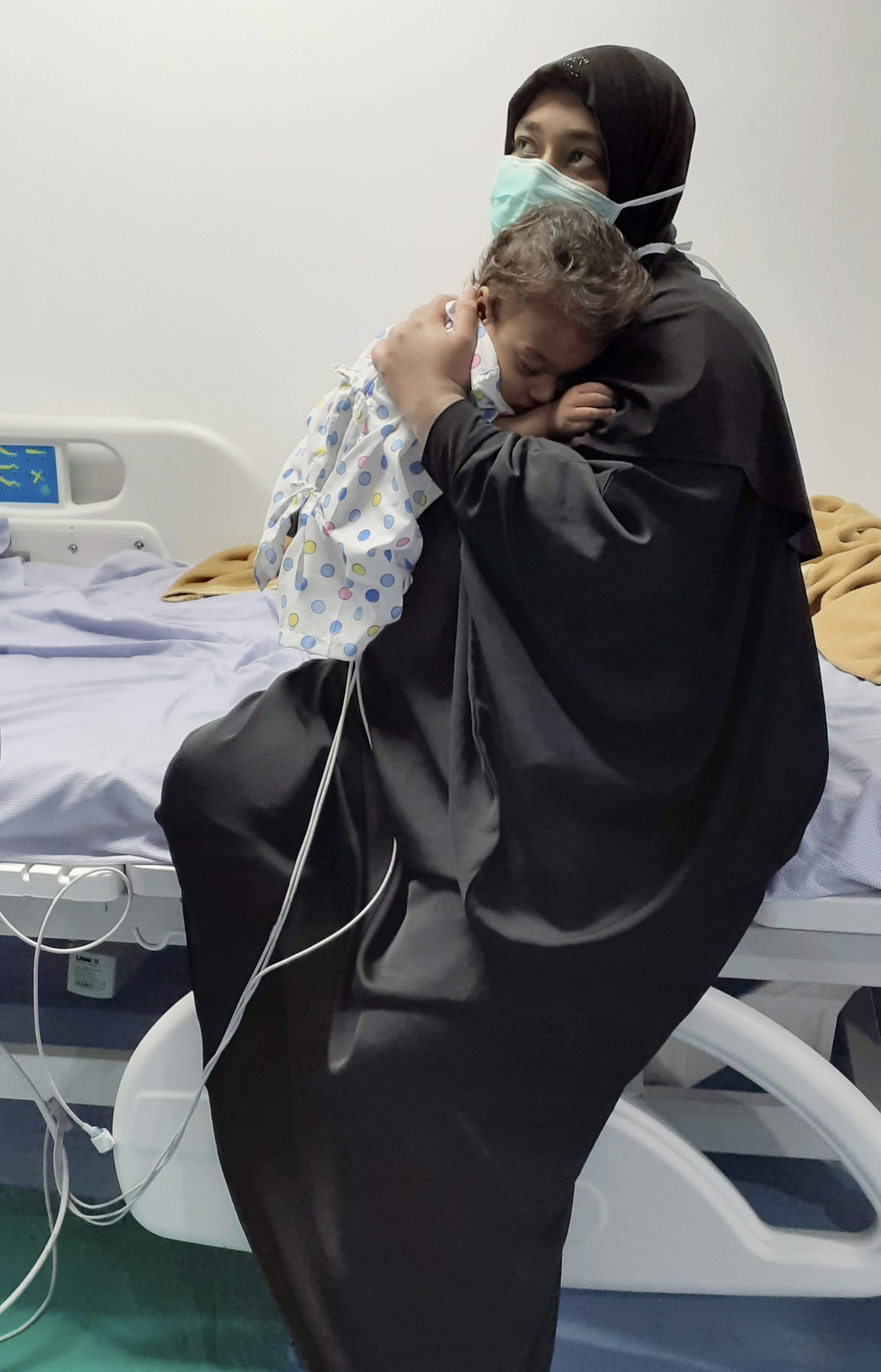 ނަޝް، ބެބީ އުރާލައިގެން.