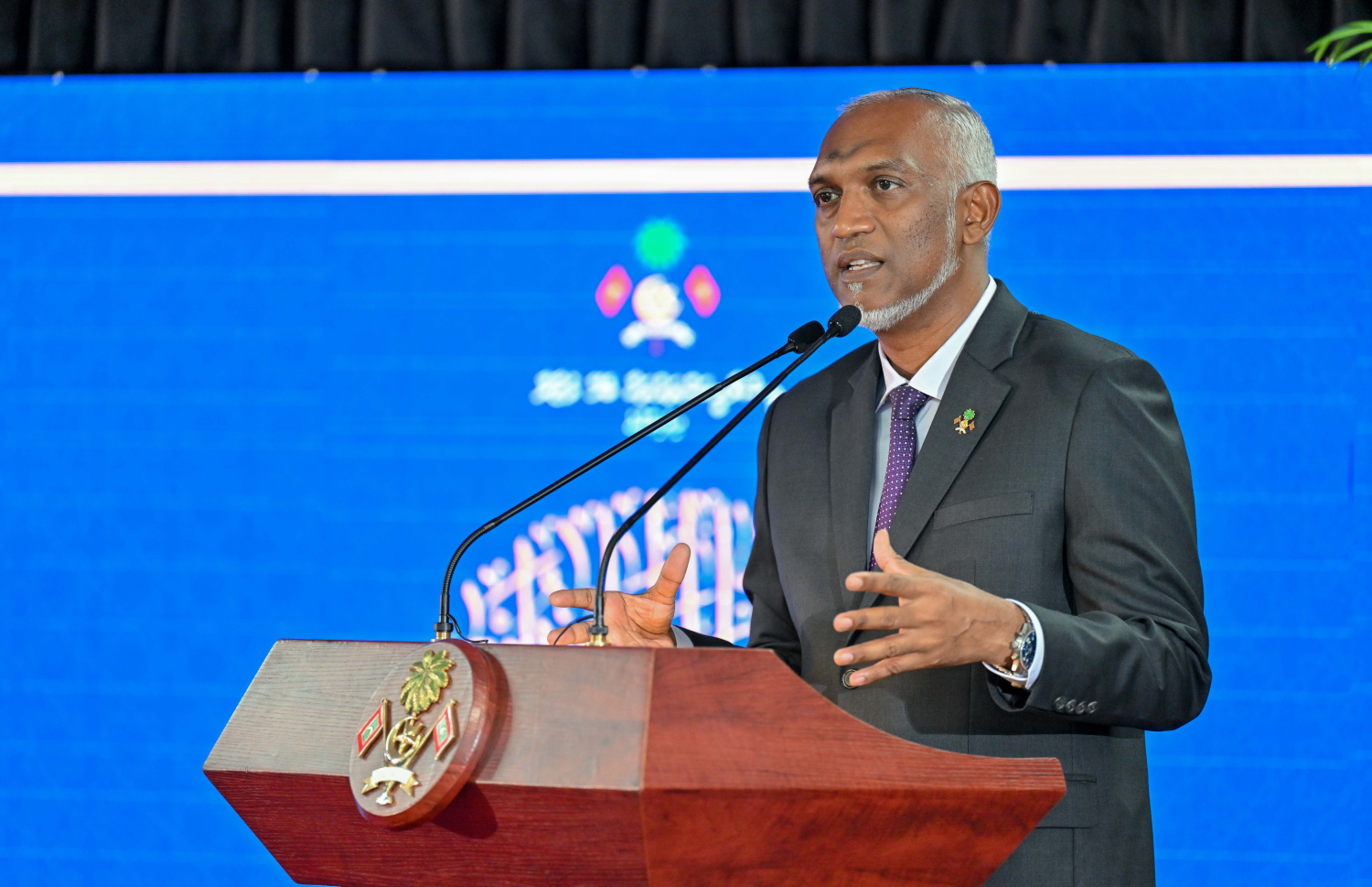 ހާފިޒުން ދަސްވެނިވުމަށް ހާއްސަކޮށް ރާއްޖޭގައި ބޭއްވި ފުރަތަމަ ހަފުލާގައި ރައީސް މުއިއްޒު ވާހަކަފުޅު ދައްކަވަނީ.--- ފޮޓޯ: ރައީސް އޮފީސް