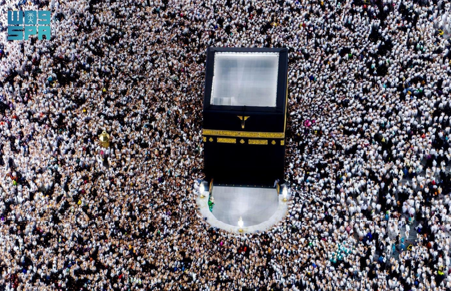 ރަމަޟާން މަހުގެ 27 ވިލޭރޭ މައްކާގެ ހަރަމްފުޅުގައި އަޅުކަން ކުރުމަށް އެތައް މިލިއަން ބަޔަކު ޖަމާވި. -- ފޮޓޯ: ހަރަމައިން