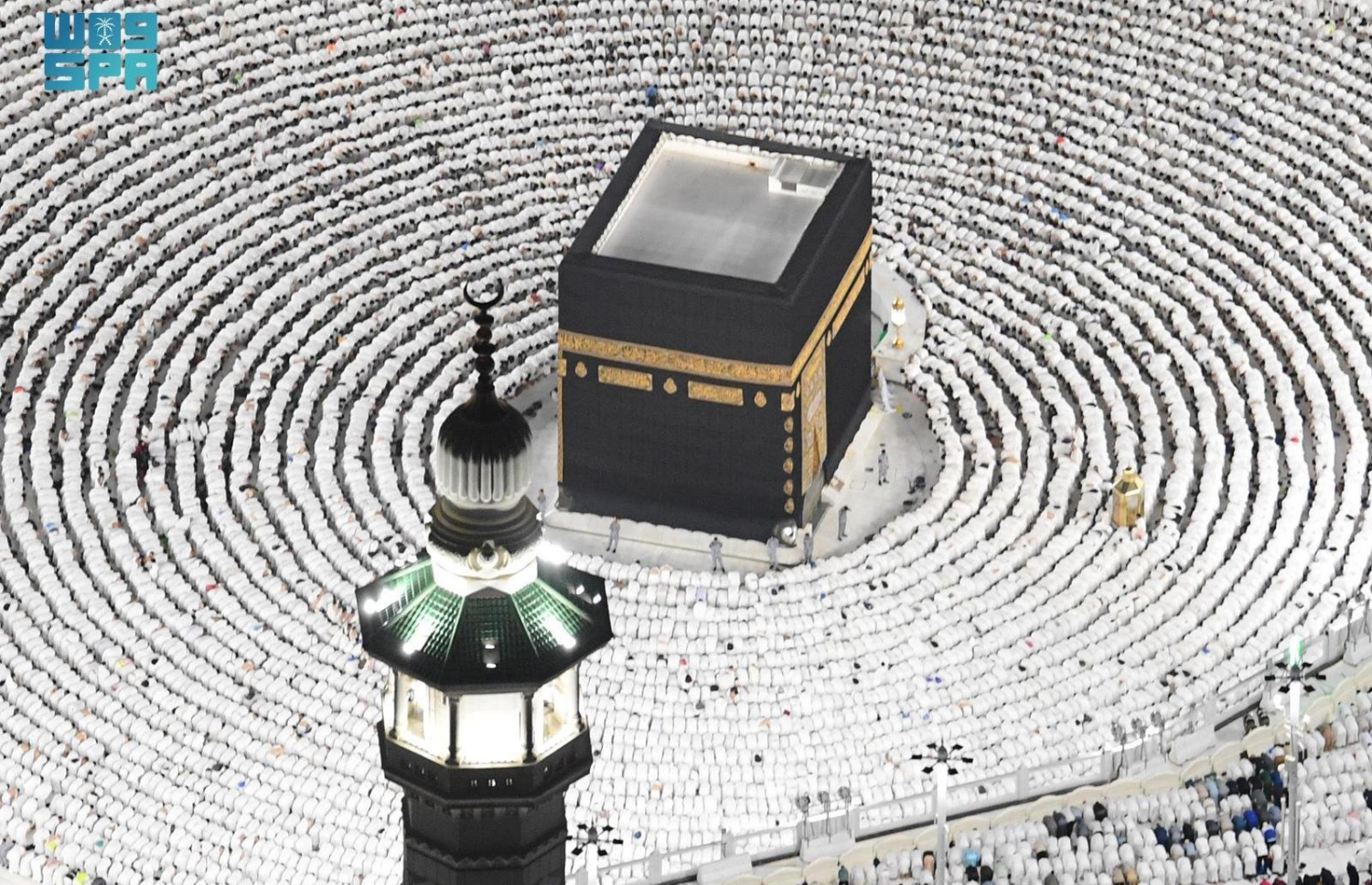 ރަމަޟާން މަހުގެ 27 ވިލޭރޭ ހަރަމްފުޅުގައި އެތައް މިލިއަން ބަޔަކު ޖަމާވެ އަޅުކަމުގައި، -- ފޮޓޯ: ހަރަމައިން