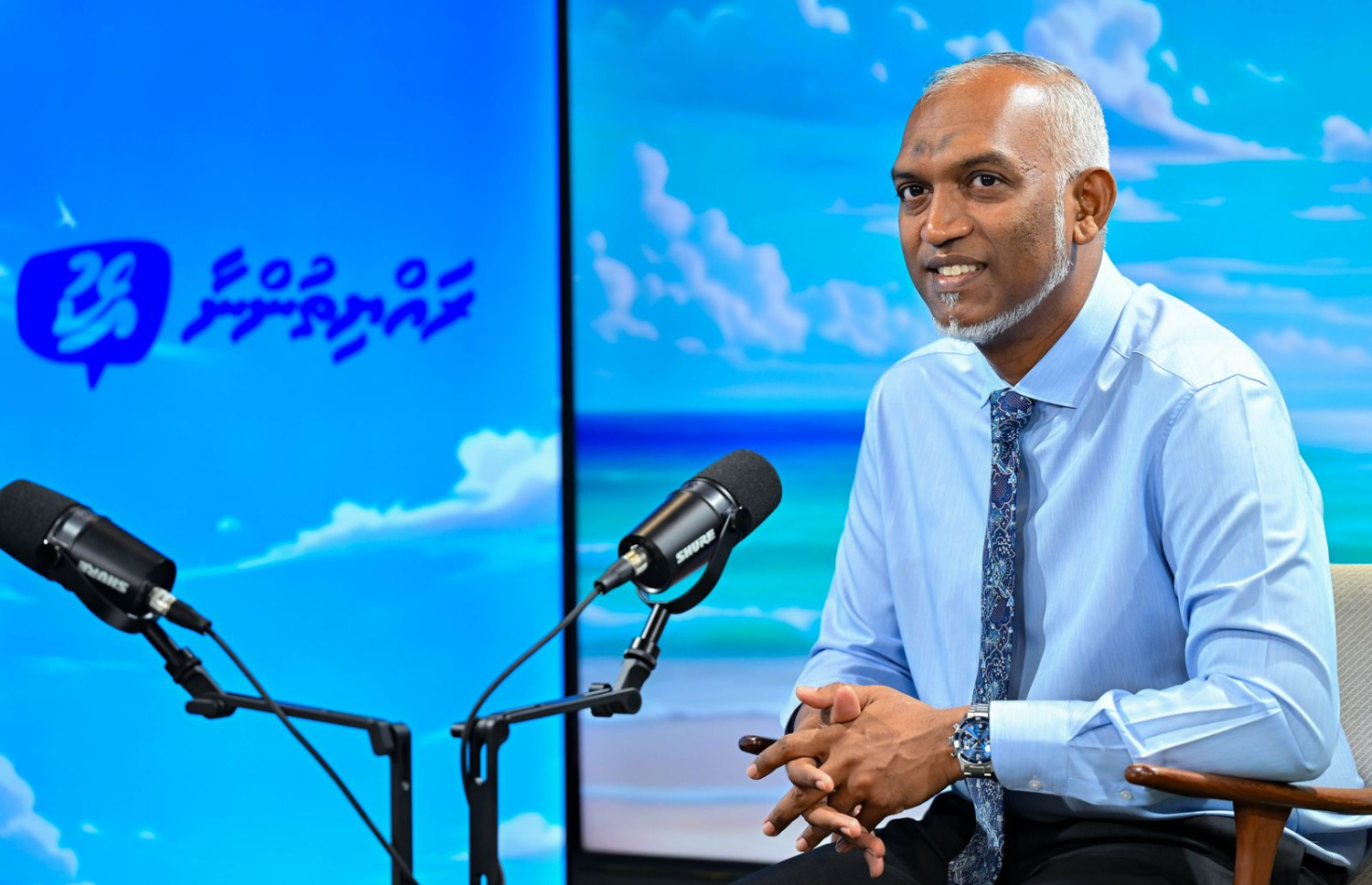 "ރައްޔިތުންނާއެކު" ނަމުގައި ރައީސް އޮފީހުން ފެށި ޕޮޑްކާސްޓުގައި ރައީސް ޑރ. މުއިއްޒު ވާހަކަފުޅުދައްކަވަނީ.-- ފޮޓޯ: ރައީސް އޮފީސް