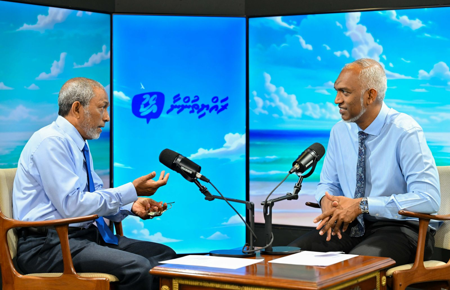 ރައީސް ޑރ. މުހައްމަދު މުއިއްޒު "ރައްޔިތުންނާ އެކު" ޕޮޑްކާސްޓުގެ ފުރަތަމަ އެޕިސޯޑުގައި ވާހަކަފުޅު ދައްކަވަނީ.