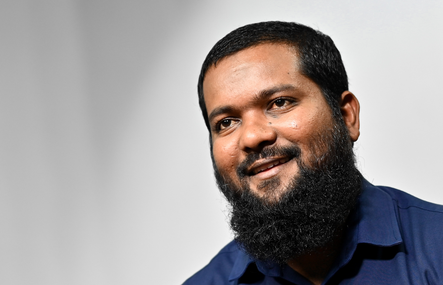 ޝައިހު އާޒިމް "މިހާރު" އާ އިއްޔެ ވާހަކަ ދައްކަވަނީ: މި ރޯދަމަހު އެންމެ ބިޒީ އެއް ޝައިހަކީ މިއީ.---ފޮޓޯ: ނިޝާން އަލީ| މިހާރު