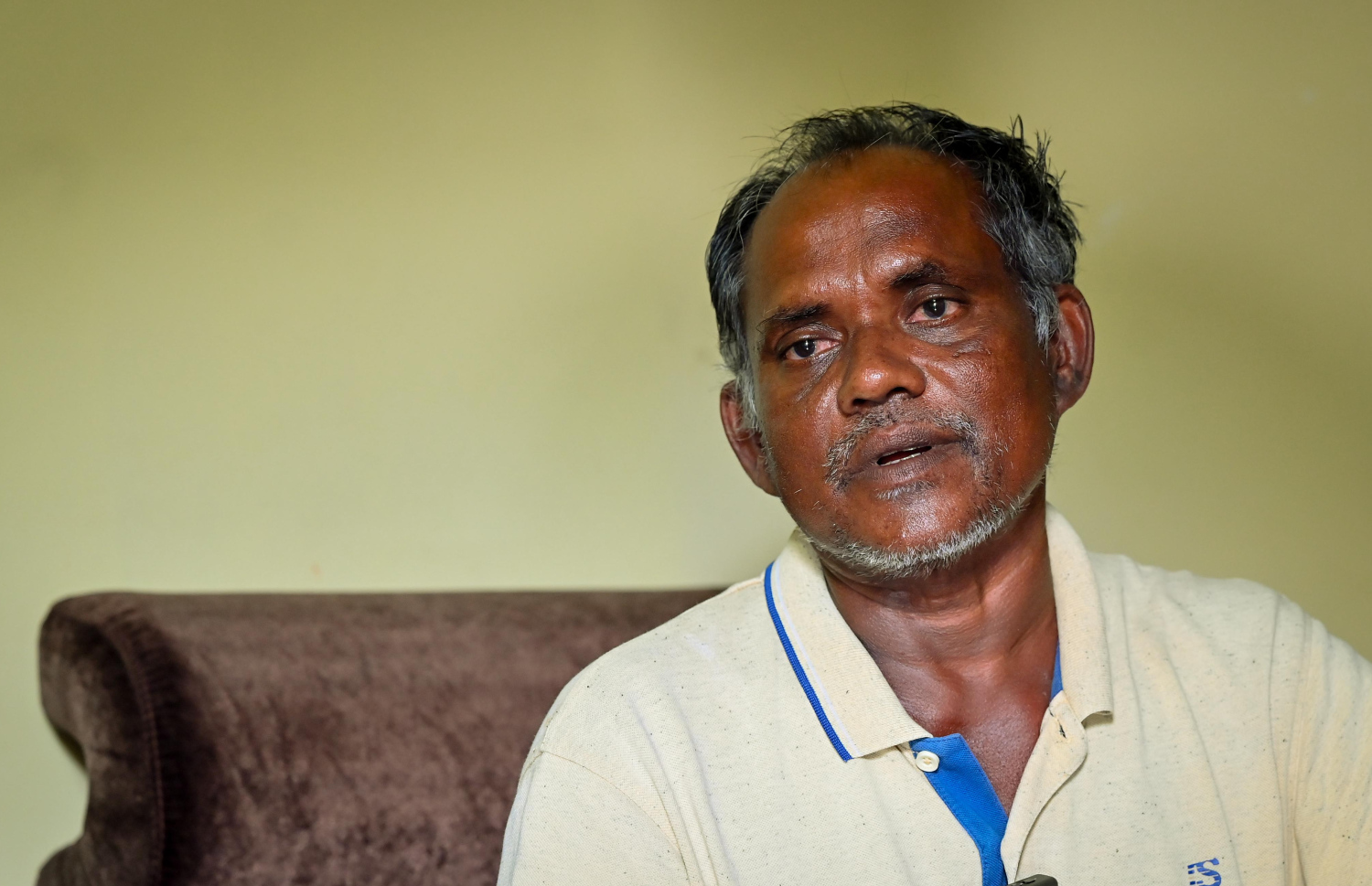 އަލީ ނަސީރު "މިހާރު" އަށް އިންޓަވިއު ދެނީ.-- ފޮޓޯ: ނިޝާން އަލީ | މިހާރު