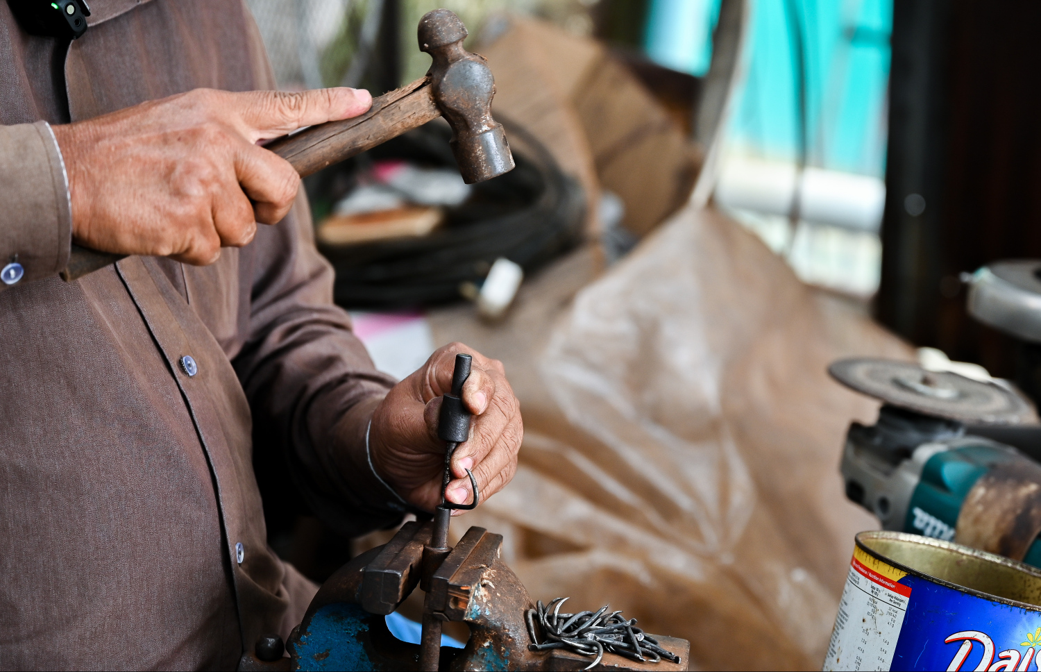 ބުޅި ތައްގަނޑަށް ލައިގެން އެއްވަރު ކުރަނީ -- ފޮޓޯ: ފަޔާޒް މޫސާ / މިހާރު