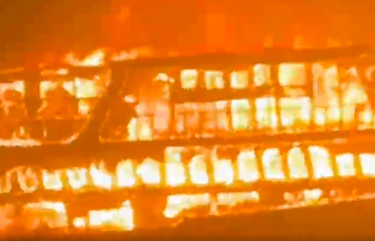 ހޮޅުދޫ ބޯޓުގައި ރޯވެފައި.