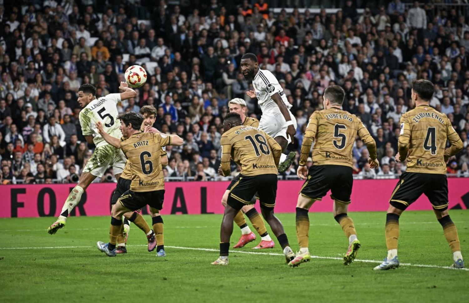 ރުޑިގާ، ރެއާލް މޮޅުވި ލަނޑު ޖަހަނީ.-- ފޮޓޯ: އޭއެފްޕީ