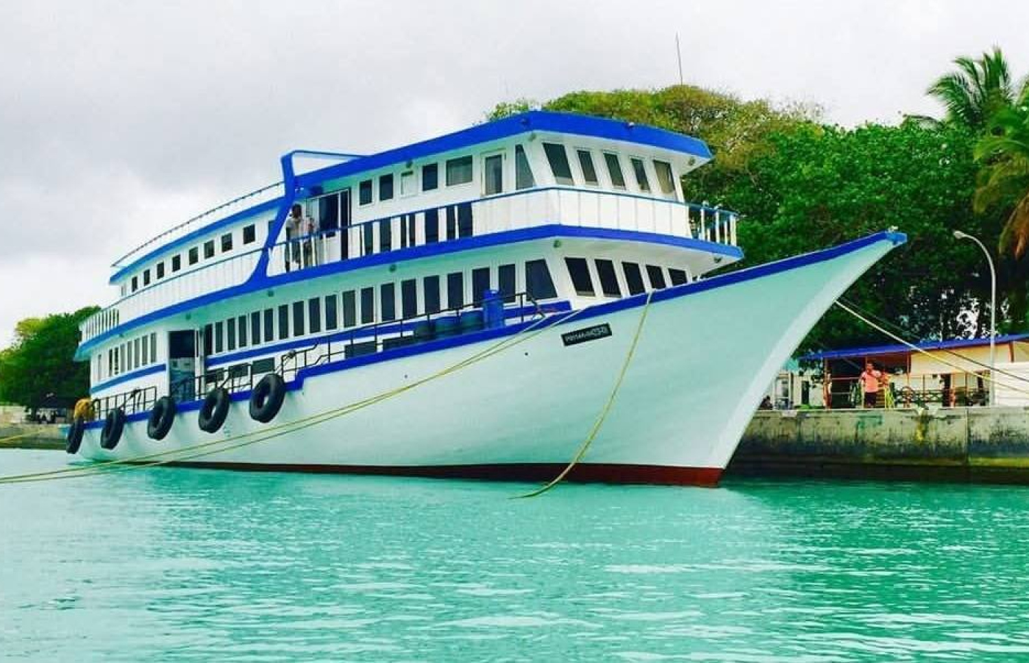 ހޮޅުދޫ ބޯޓު.