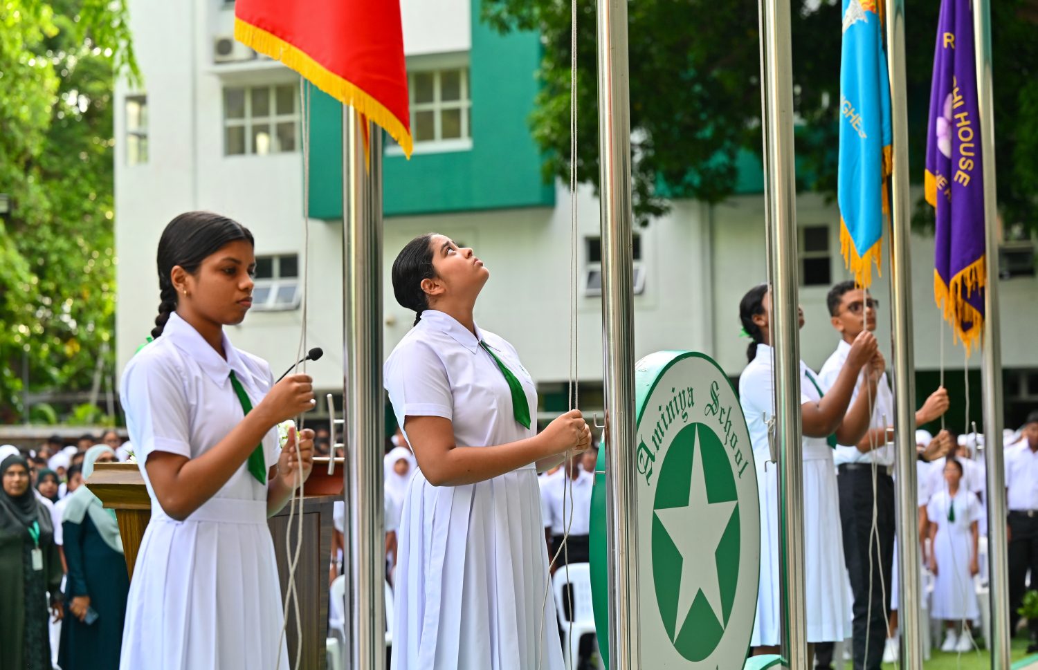 ދިރާސީ އާ އަހަރުގެ ފުރަތަމަ ދުވަހު އިސްކަންދަރު ސްކޫލްގައި ބޭއްވި ހާއްސަ އެސެމްބްލީގައި އެ ސްކޫލުގެ ދަރިވަރުން ދިދަ ނަގަނީ.--- ފޮޓޯ:ނިޝާން އަލީ | މިހާރު