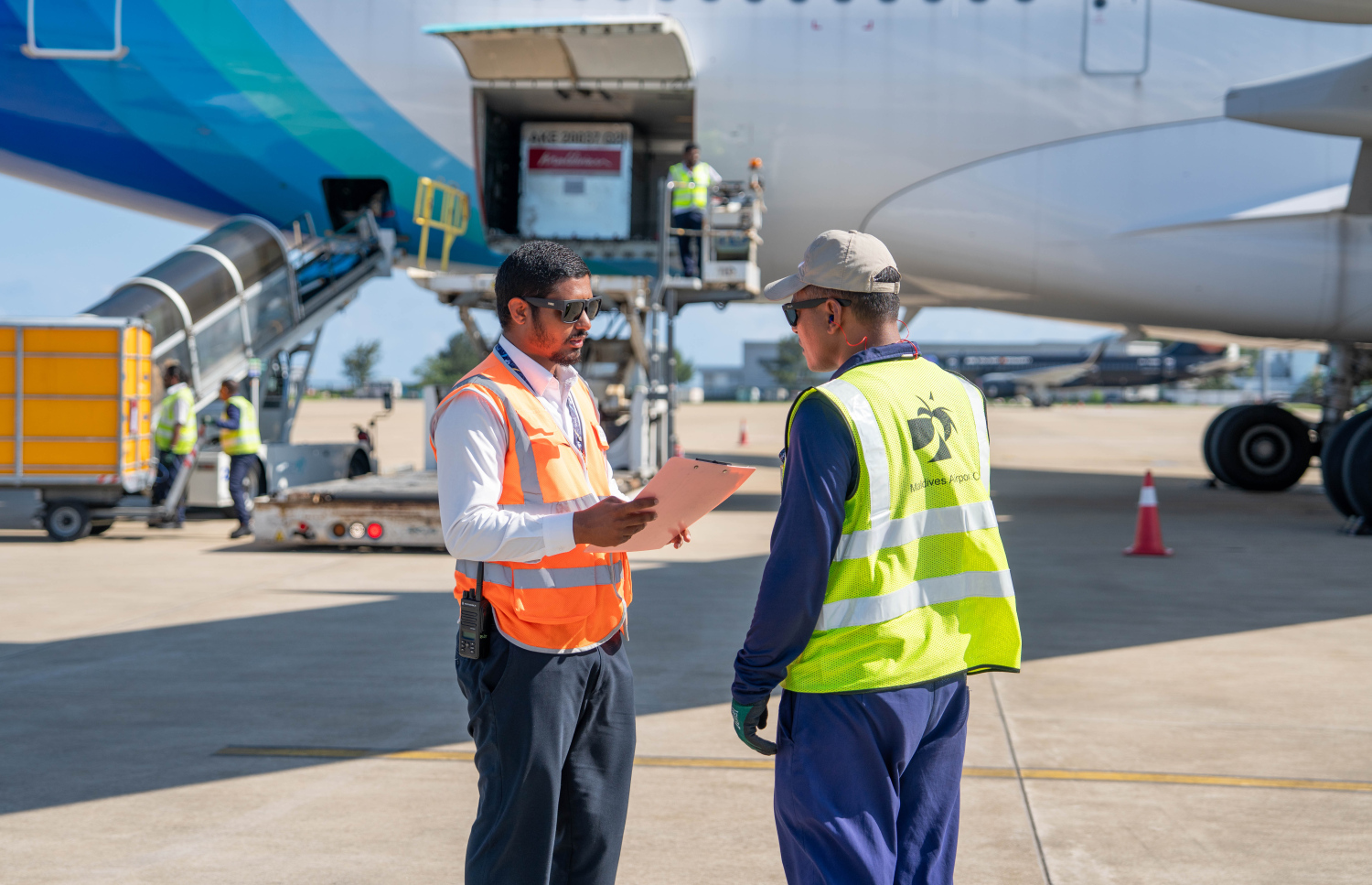 ވެލާނާ އެއާޕޯޓުގެ އެއާކްރާފްޓް ޓާން އެރައުންޑް، ސީނިއާ އޮފިސަރު ހަސަން އަލީ.-- ފޮޓޯ: އެމްއޭސީއެލް